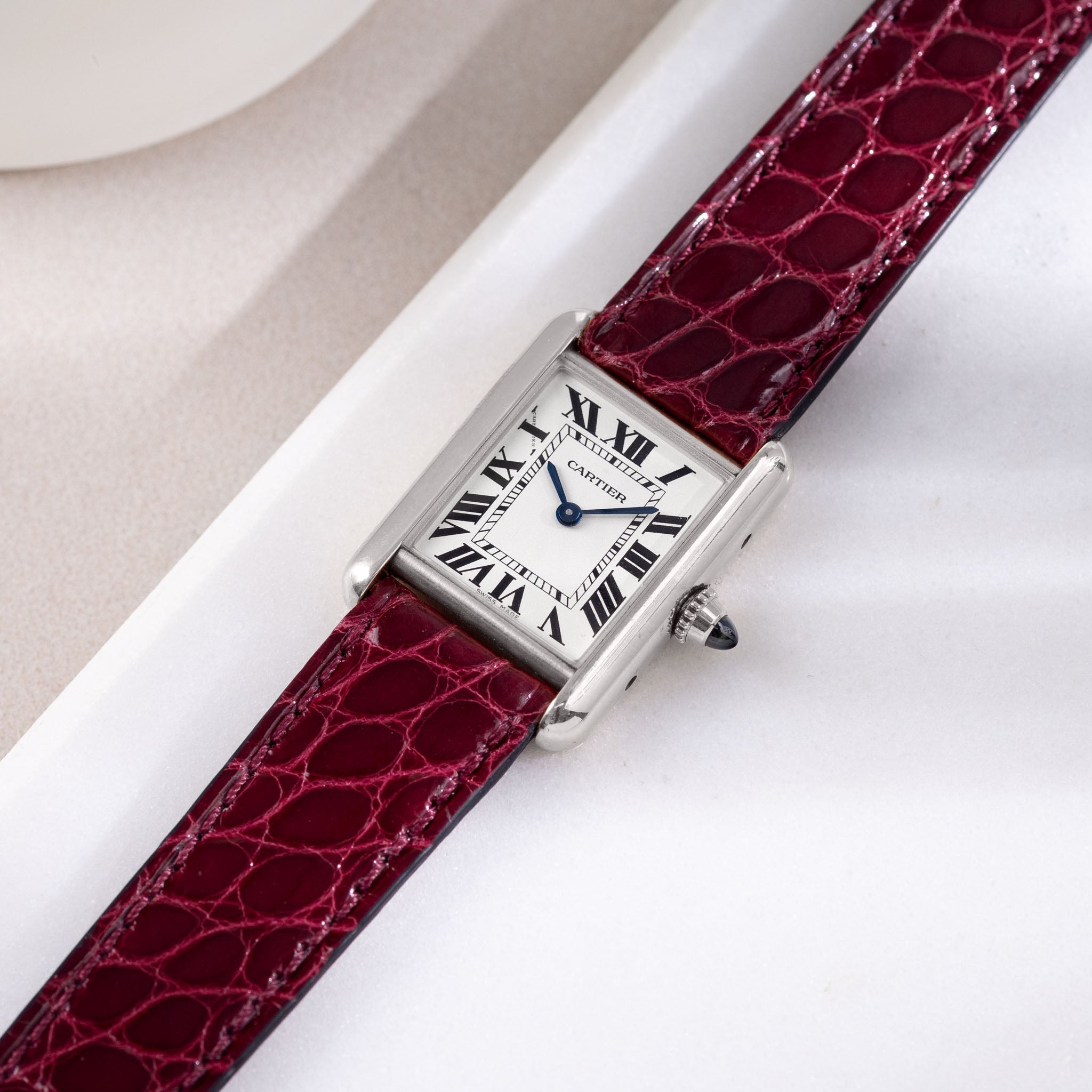 Horlogeband voor Cartier Tank Must (2021-2024) - The Bordeaux Alligator
