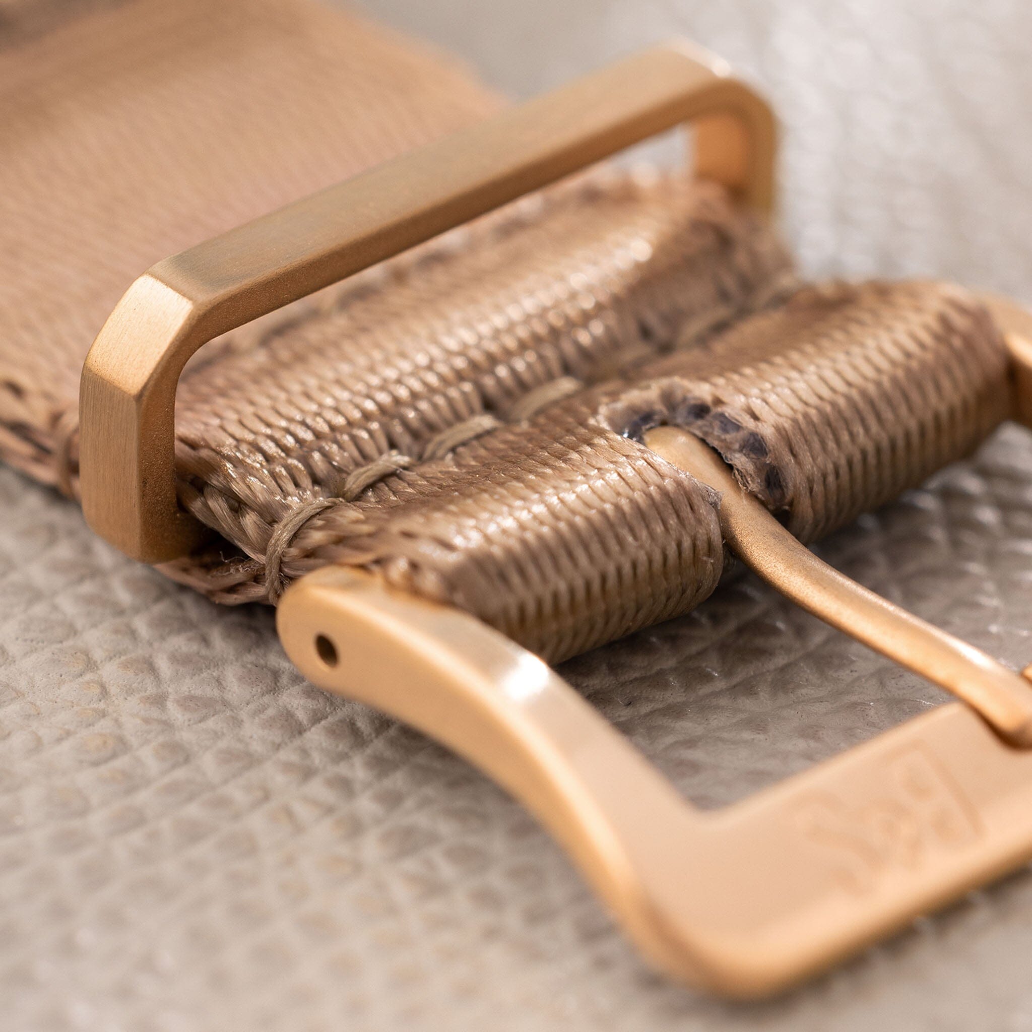 Deluxe Nylon Nato Horlogeband Coyote Brown - Mat Rosé Goud