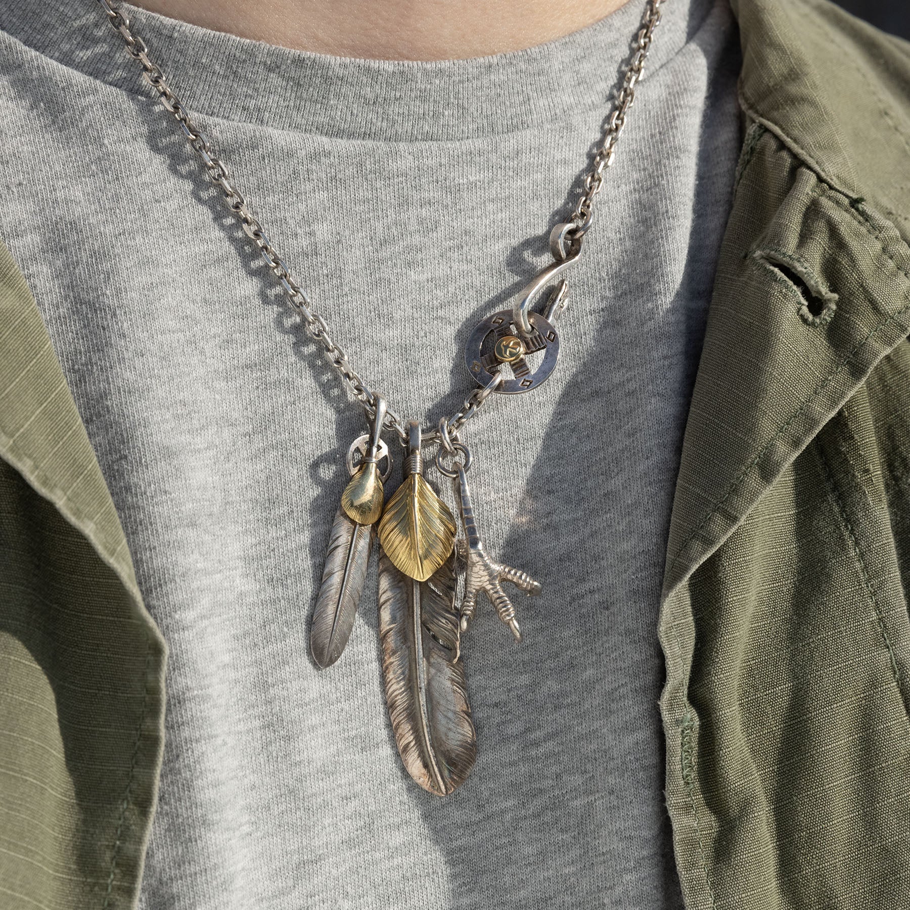 Goro's Feathers and Claw Necklace