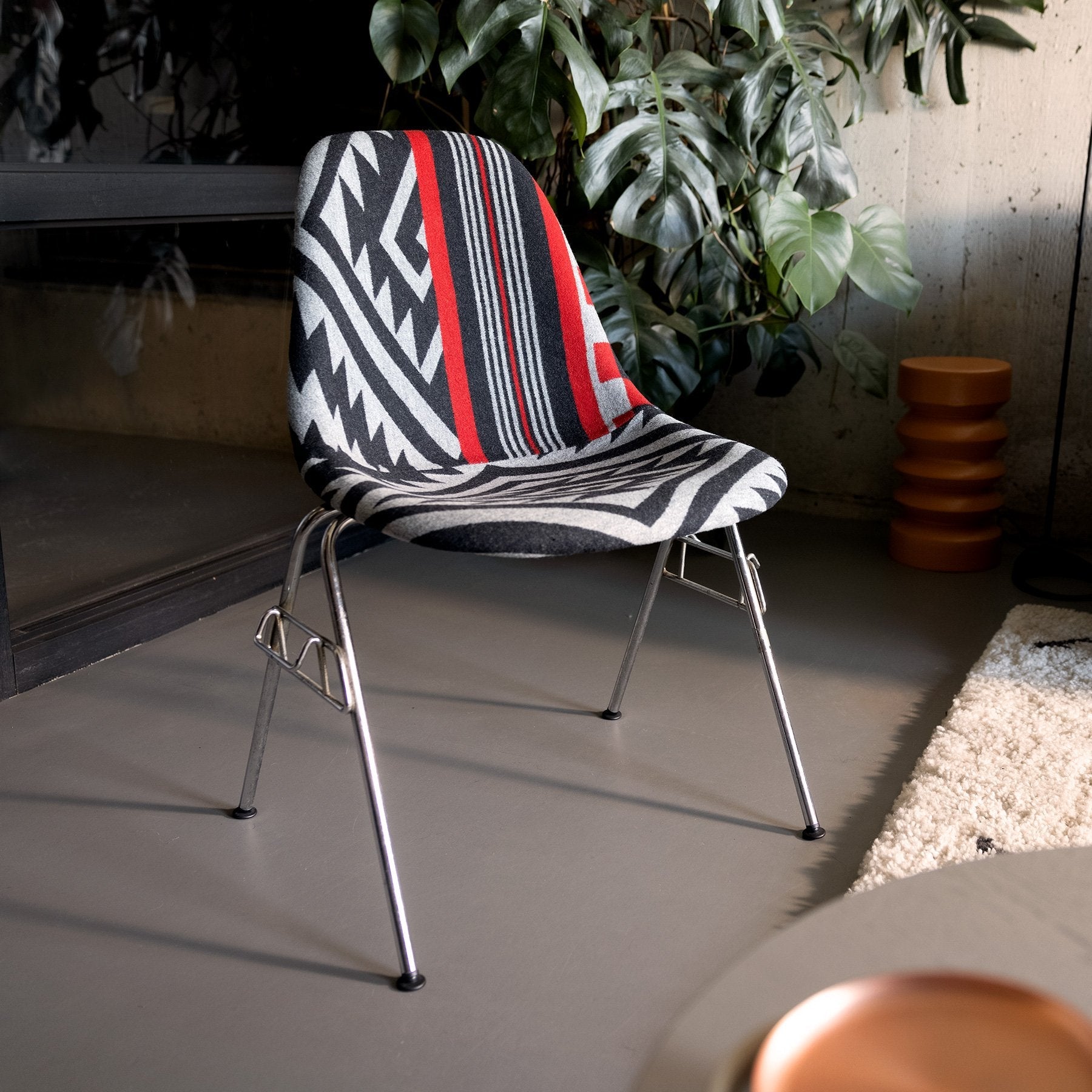 1970s Unique Pendleton Eames Side Chair Monochrome Red