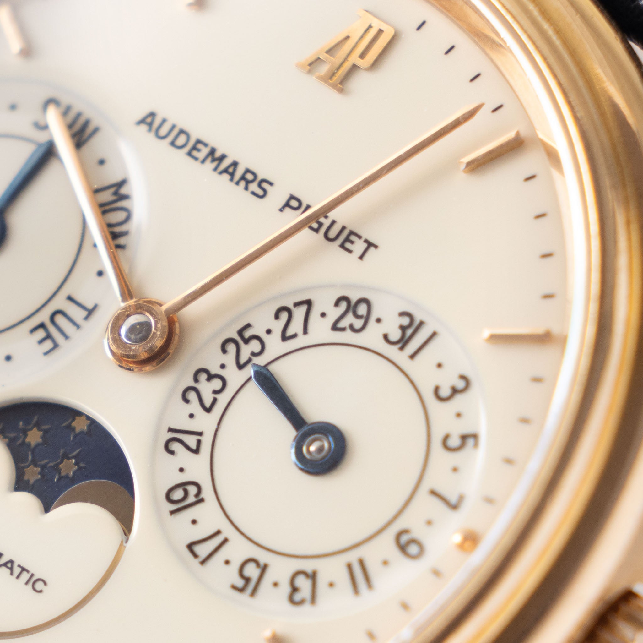 Audemars Piguet Day-Date Moonphase ref. 25589OR in 18k Rose Gold Porcelain Cream Dial with original warranty Paper