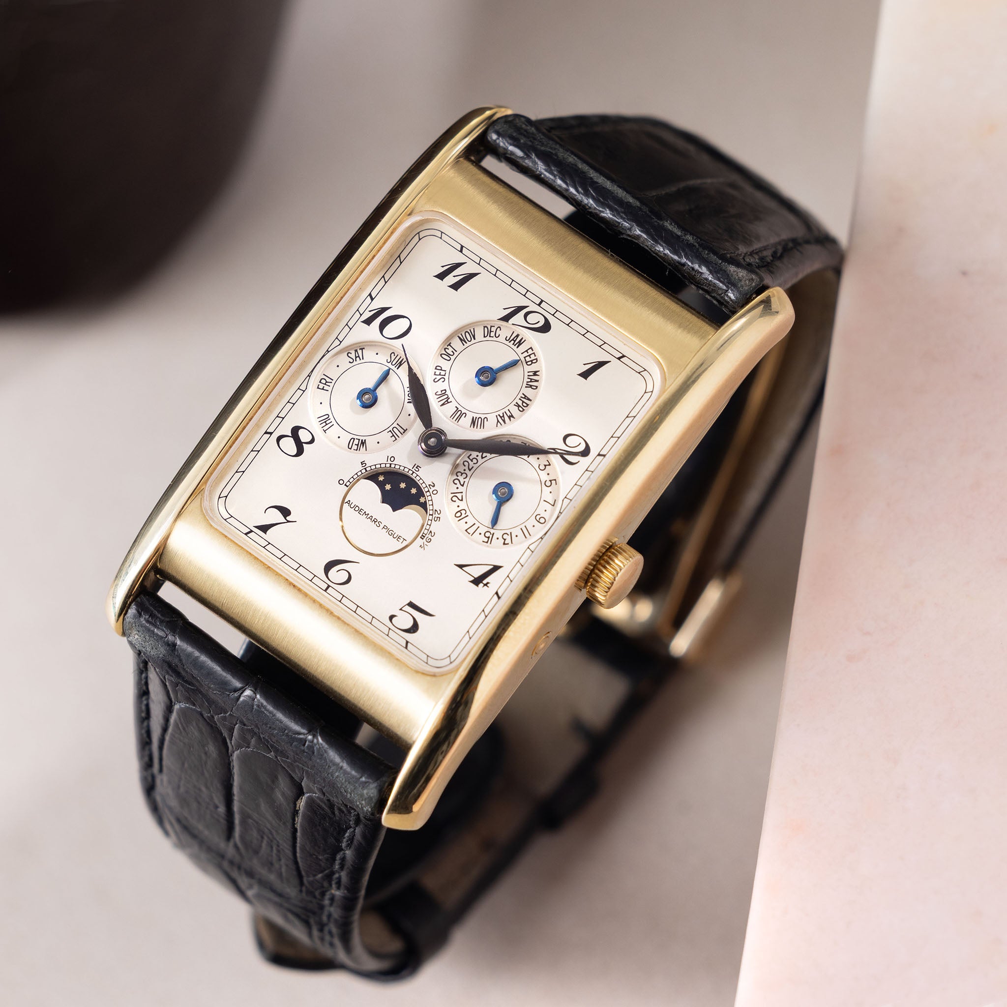 Audemars Piguet Quantième Perpetual Edward Piguet Cream Dial in 18k yellow gold ref. 25682BA