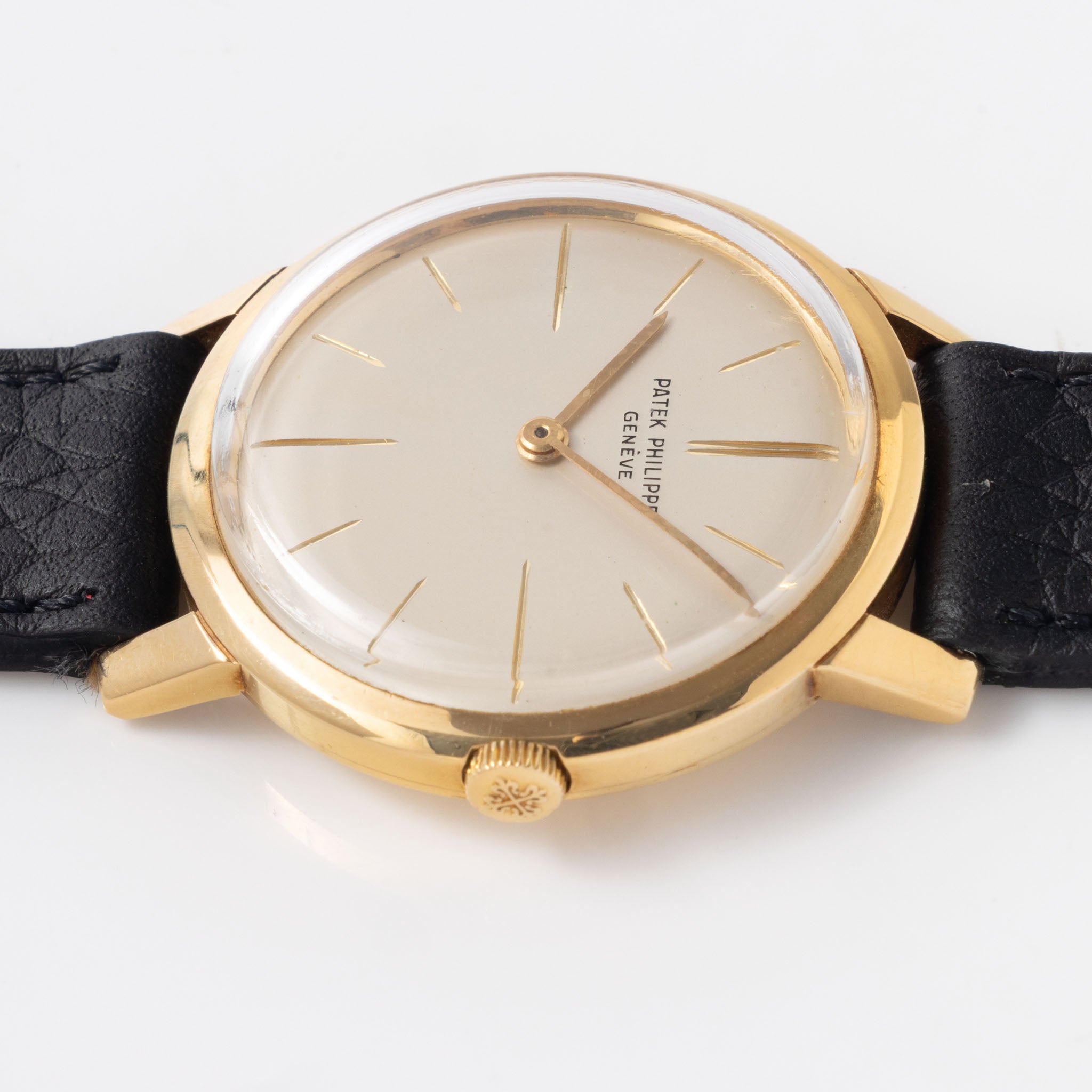 Patek Philippe Calatrava 2593J in 18k yellow gold with Extract of the Archives
