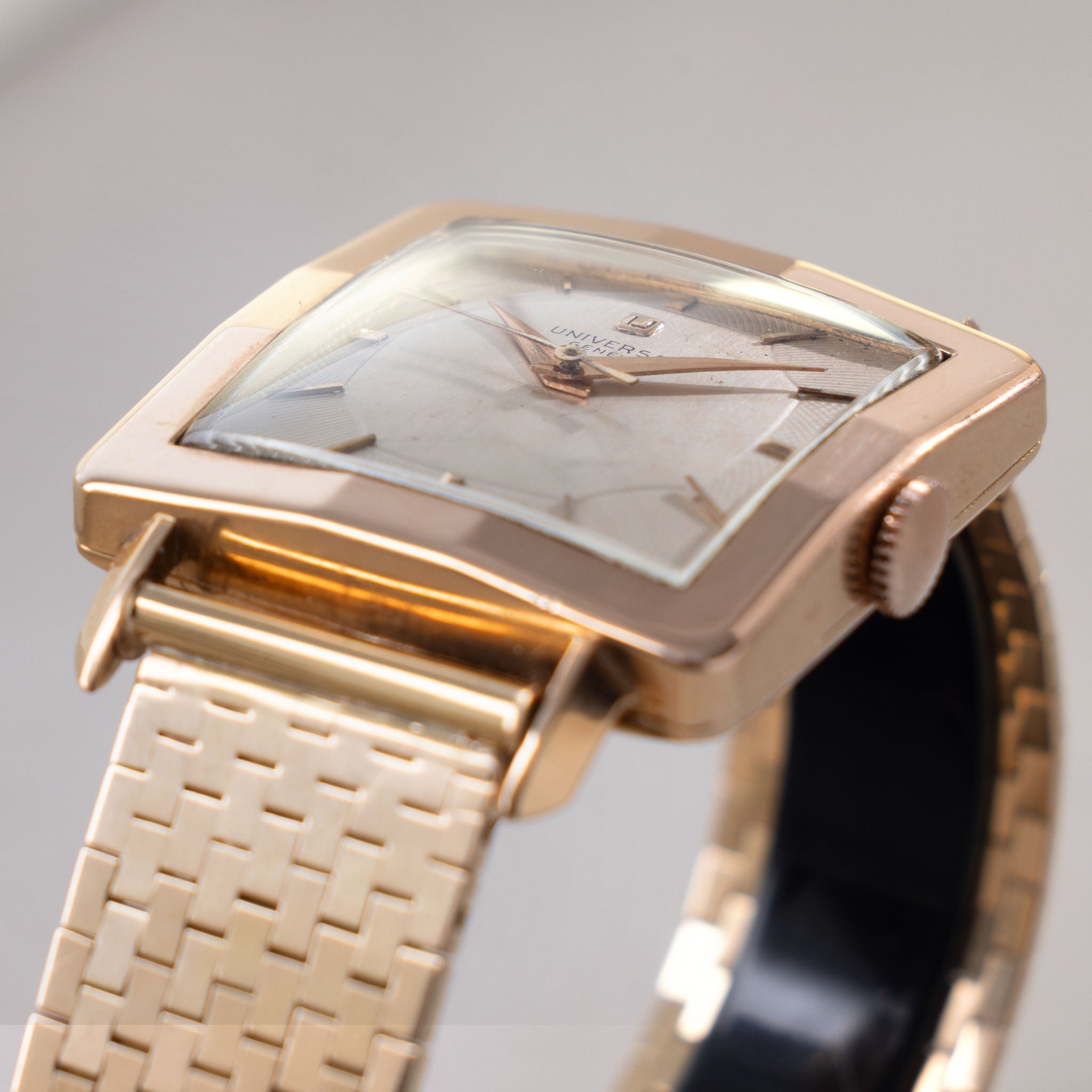 Universal Genève “Cioccolatone“ 18k Rose Gold Oversized Dress-watch with unique Guilloché Dial on Brick Style Bracelet ref. 10228 2