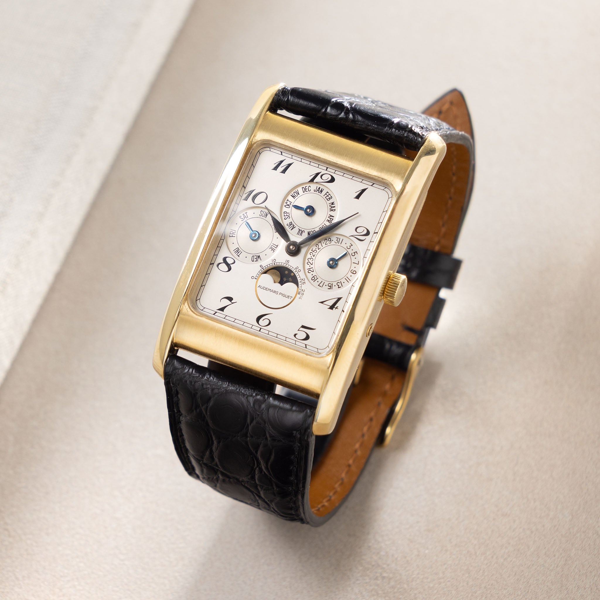 Audemars Piguet Quantième Perpetual Edward Piguet silver Dial ref 25682BA in 18 k yellow gold