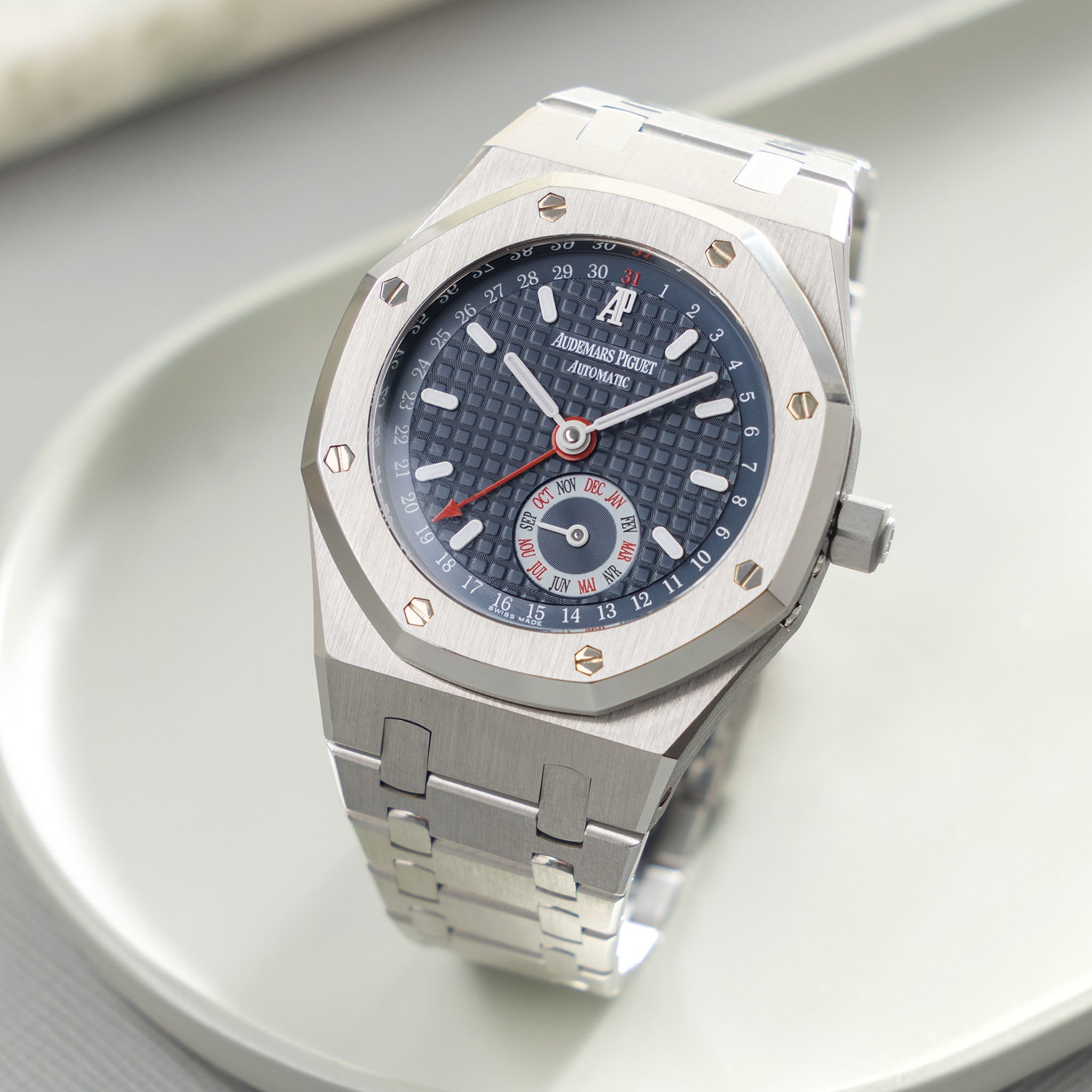 Audemars Piguet Royal-Oak Annual Calendar Blue Dial with AP service Invoice ref. 25920ST