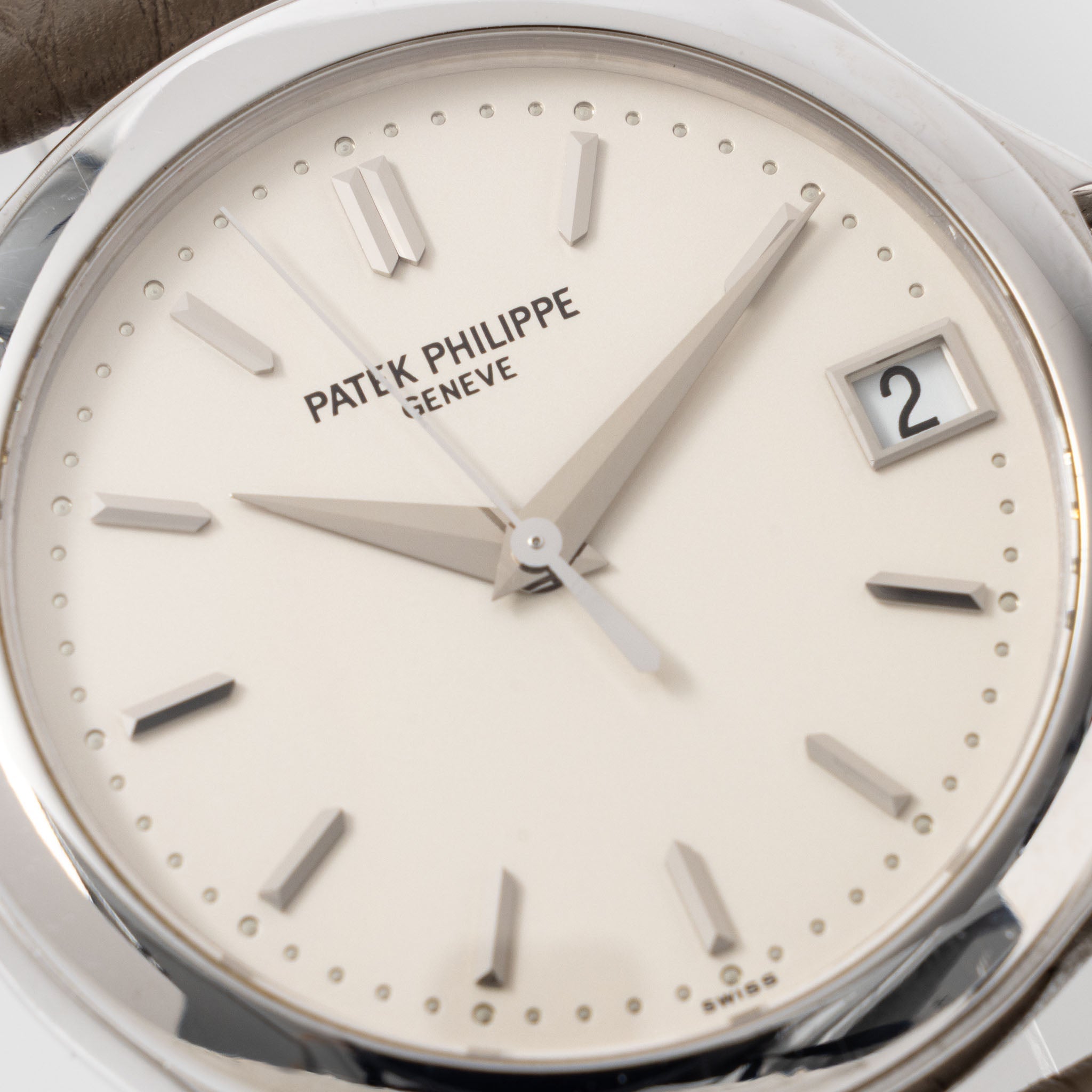 Patek Philippe Calatrava 5107G Silver dial Box and Paper Set in 18k White Gold sold by Wempe