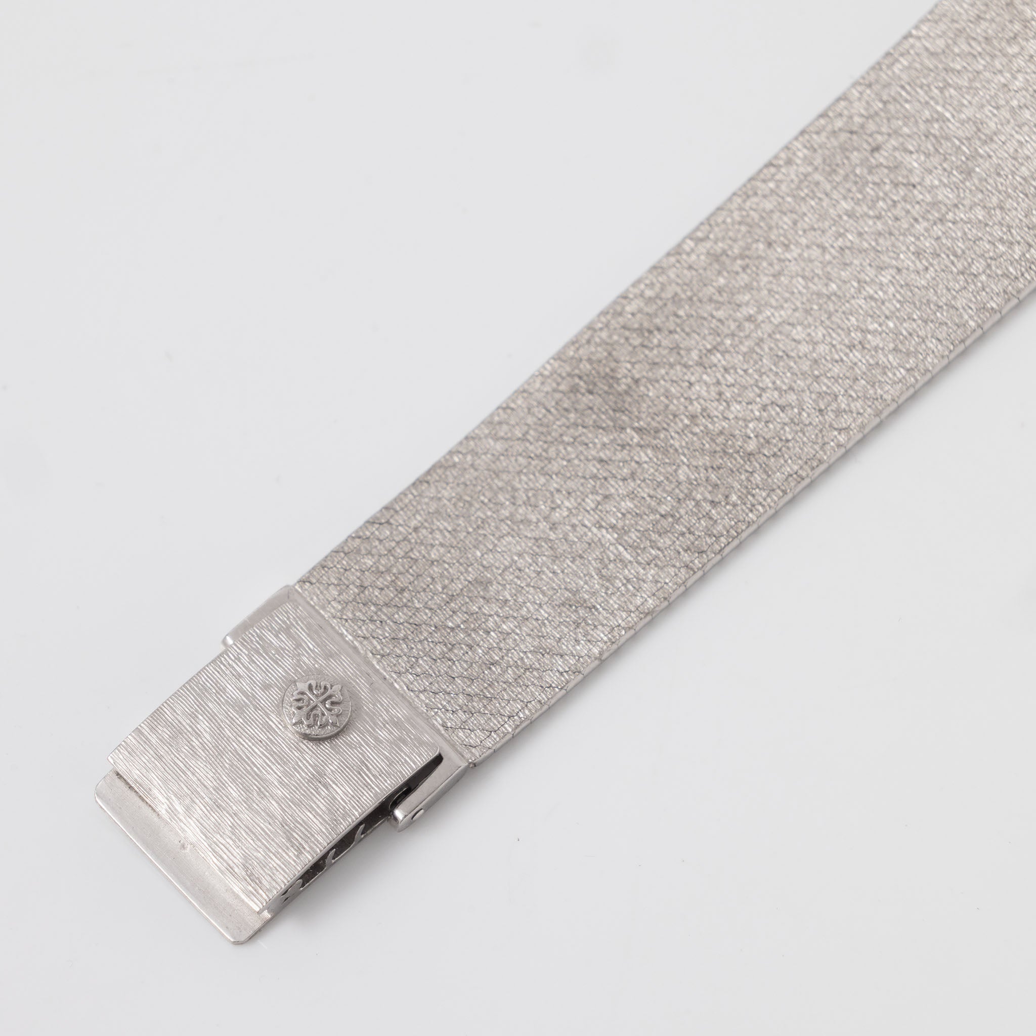 Patek Philippe Calatrava Silver dial in 18 k white gold with integrated bracelet ref 3513