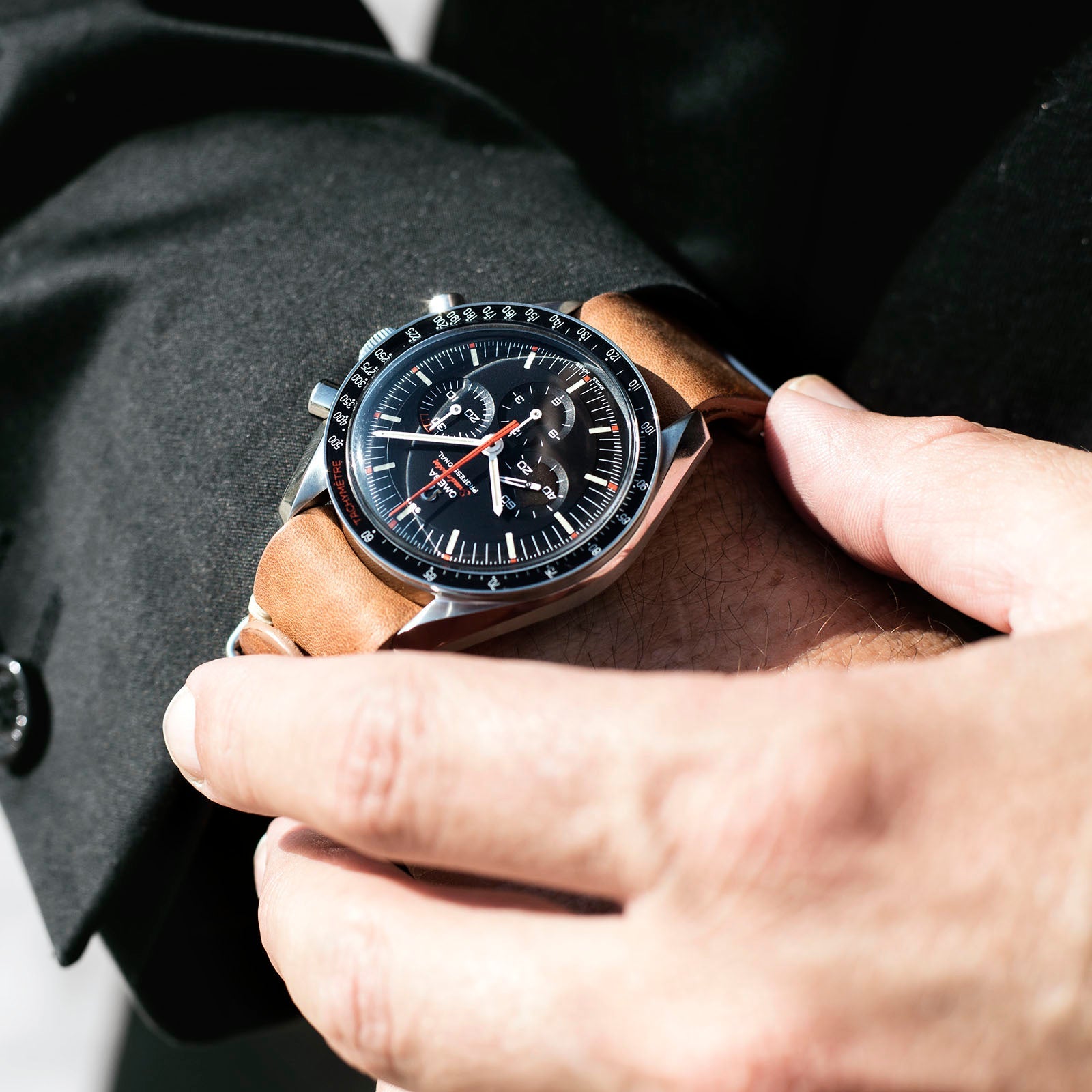 Strap Guide – The Omega Ultraman Speedmaster