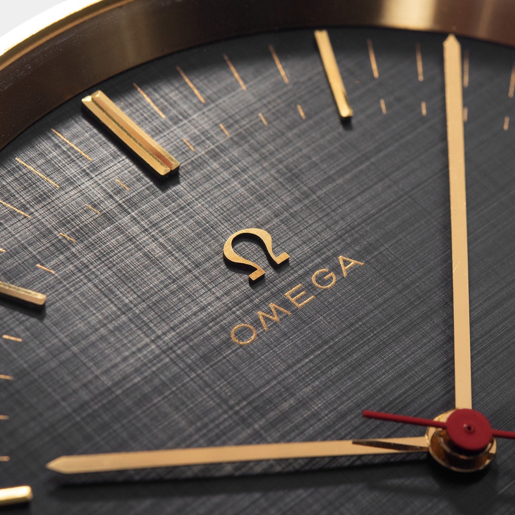 Omega Truncated Line Desk Clock Reference 5566