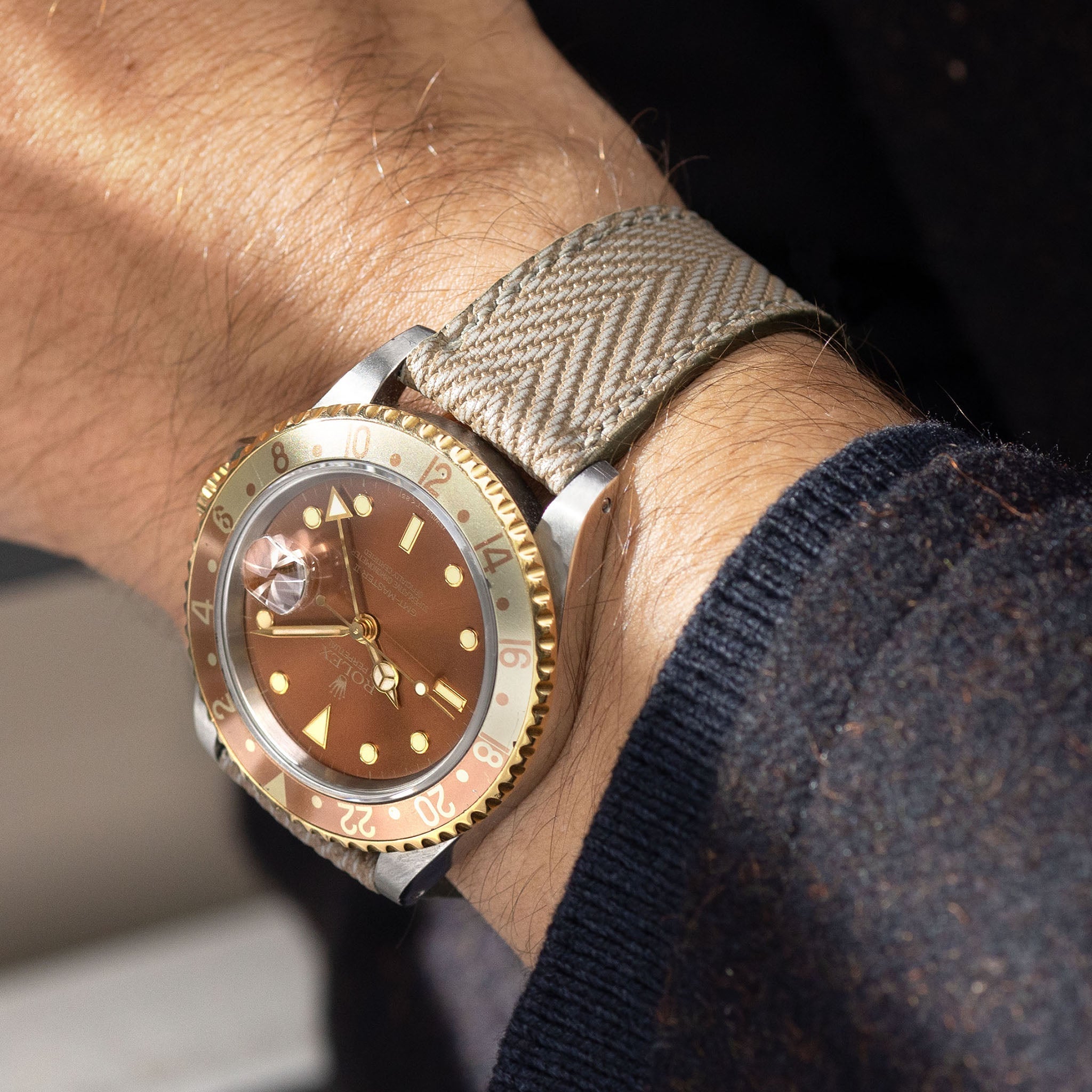 Light_grey_waved_luxury_Leather_Watch_Strap_Rolex_GMT_ROOTBEER_Vintage