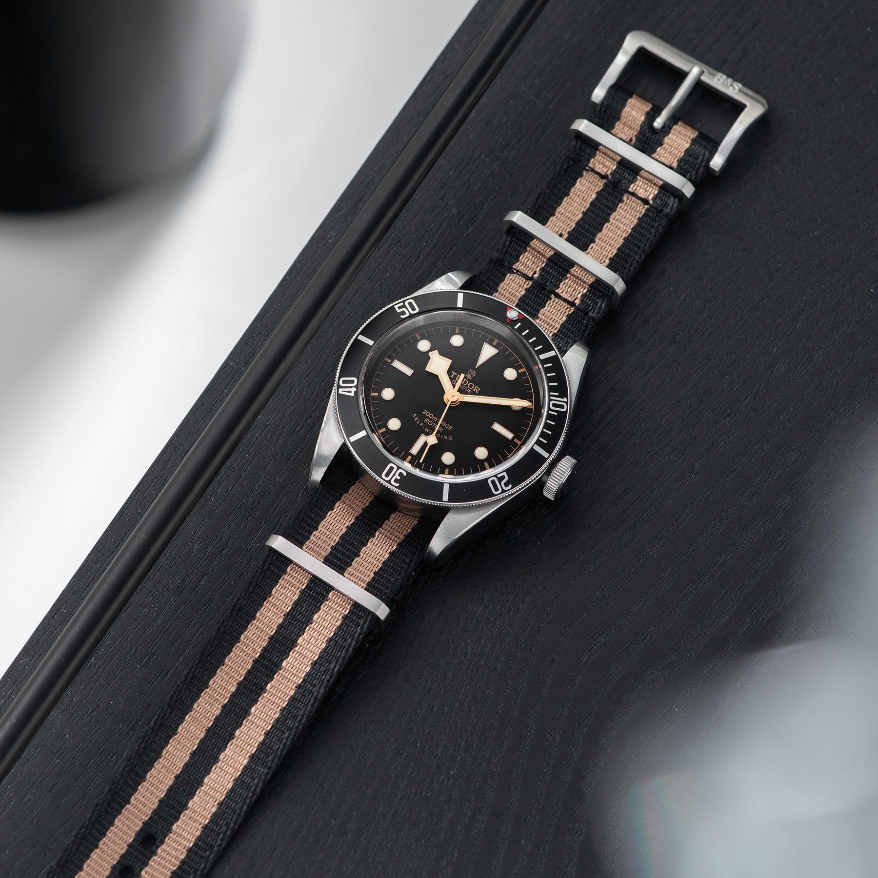 Deluxe Nylon Nato Horlogeband Zwart Brons Gestreept