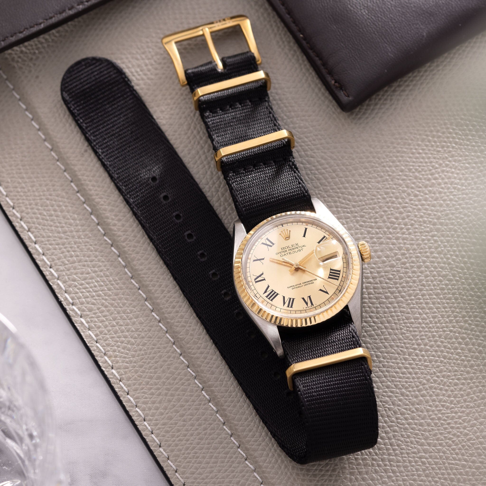 Deluxe Nylon Nato Horlogeband Diep Zwart - Goud