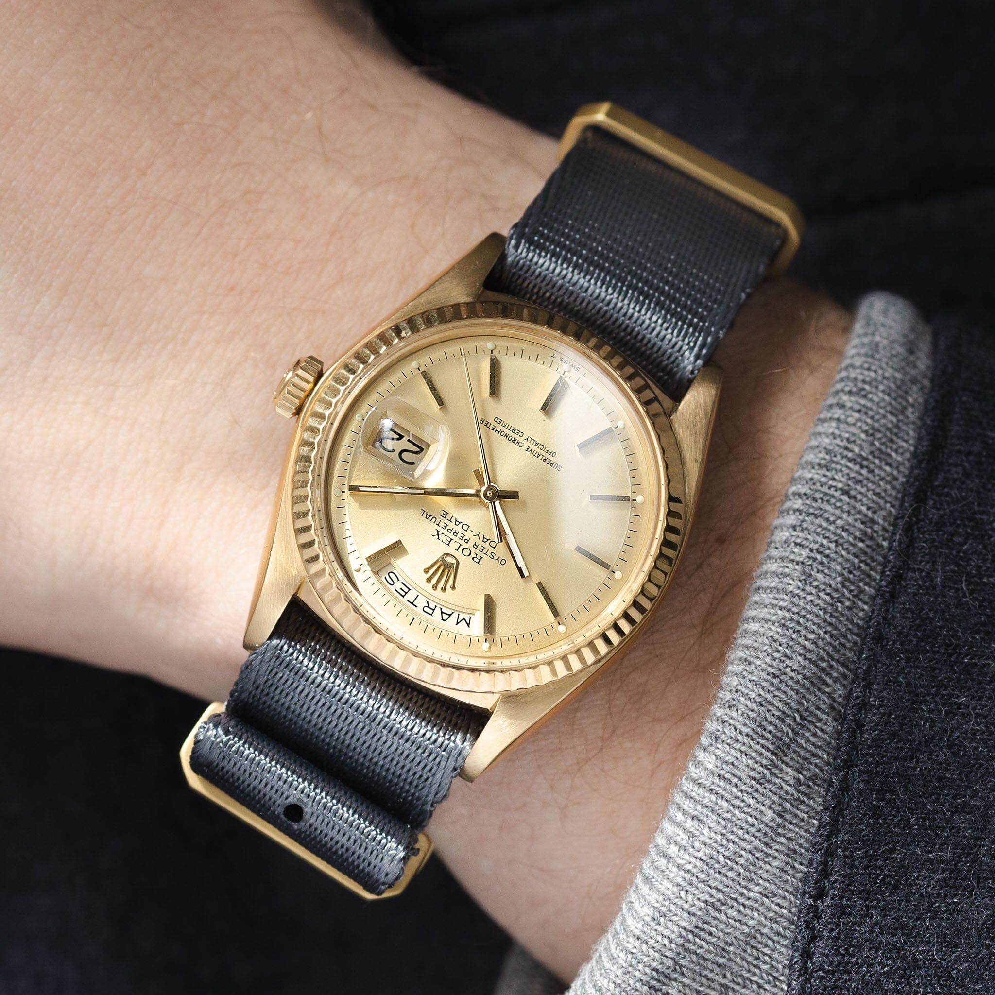 Deluxe Nylon Nato Horlogeband Diep Grijs - Mat Goud