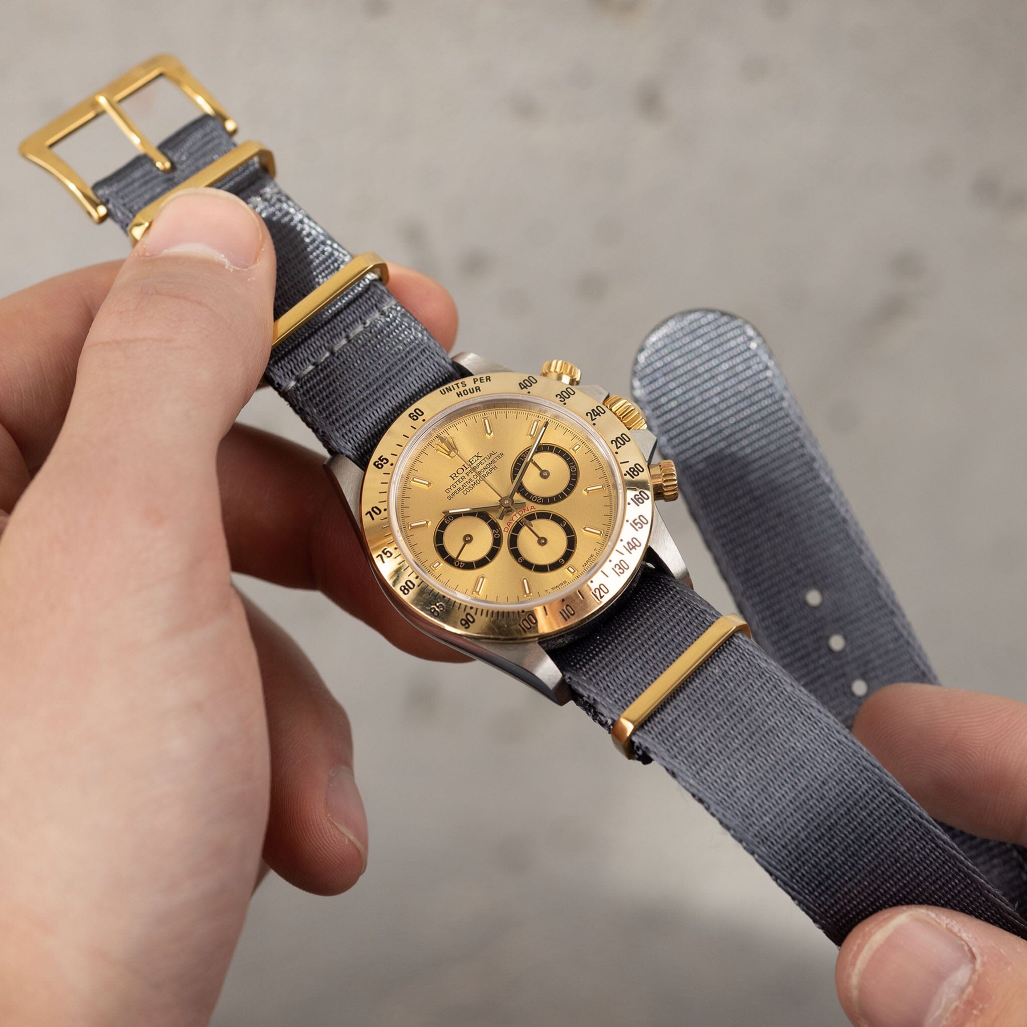 Deluxe Nylon Nato Horlogeband Diep Grijs - Goud