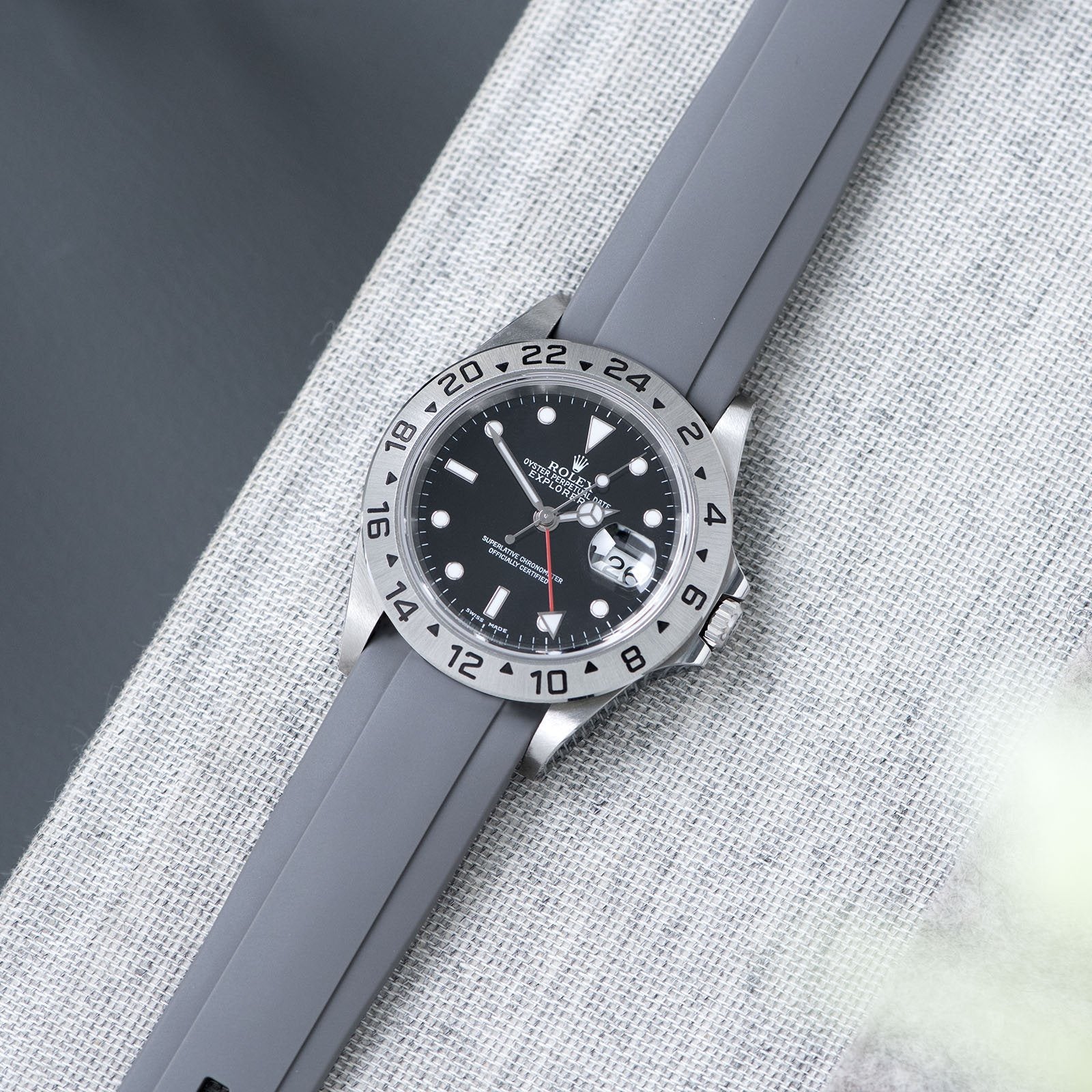 Everest Curved End Grey Rubber Strap With Tang Buckle - ONLY For Modern Rolex