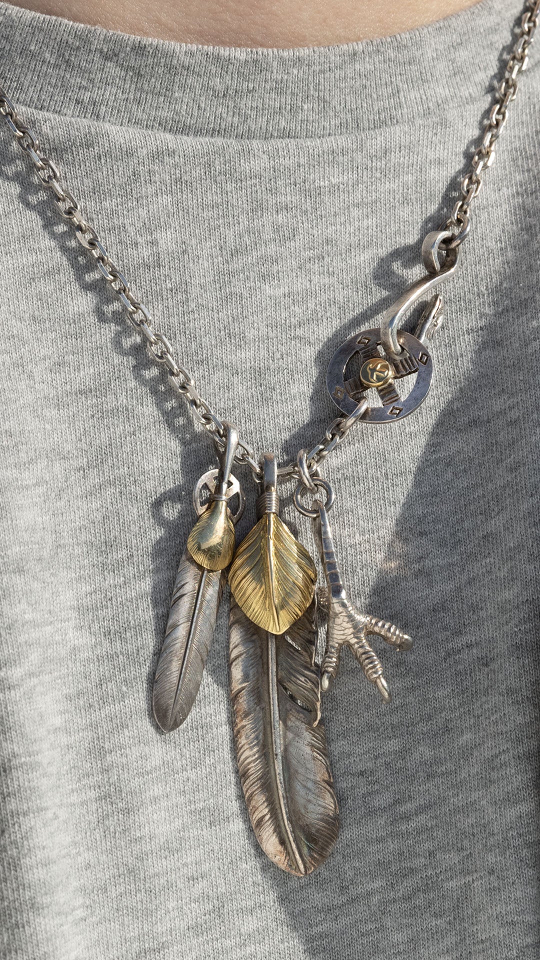 Goro's Feathers and Claw Necklace