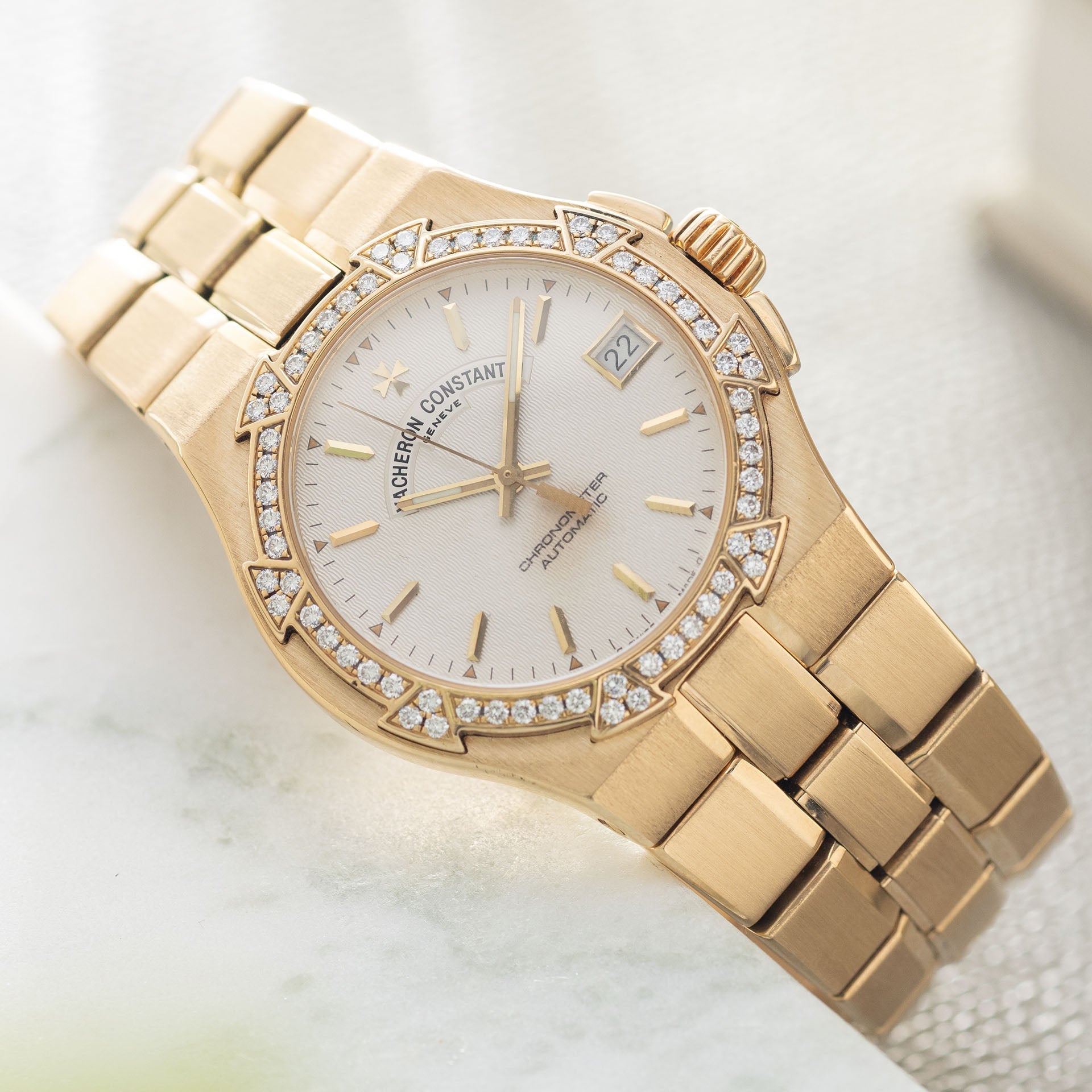 Vacheron Constantin Overseas 42050/423J Yellow Gold Diamond Bezel