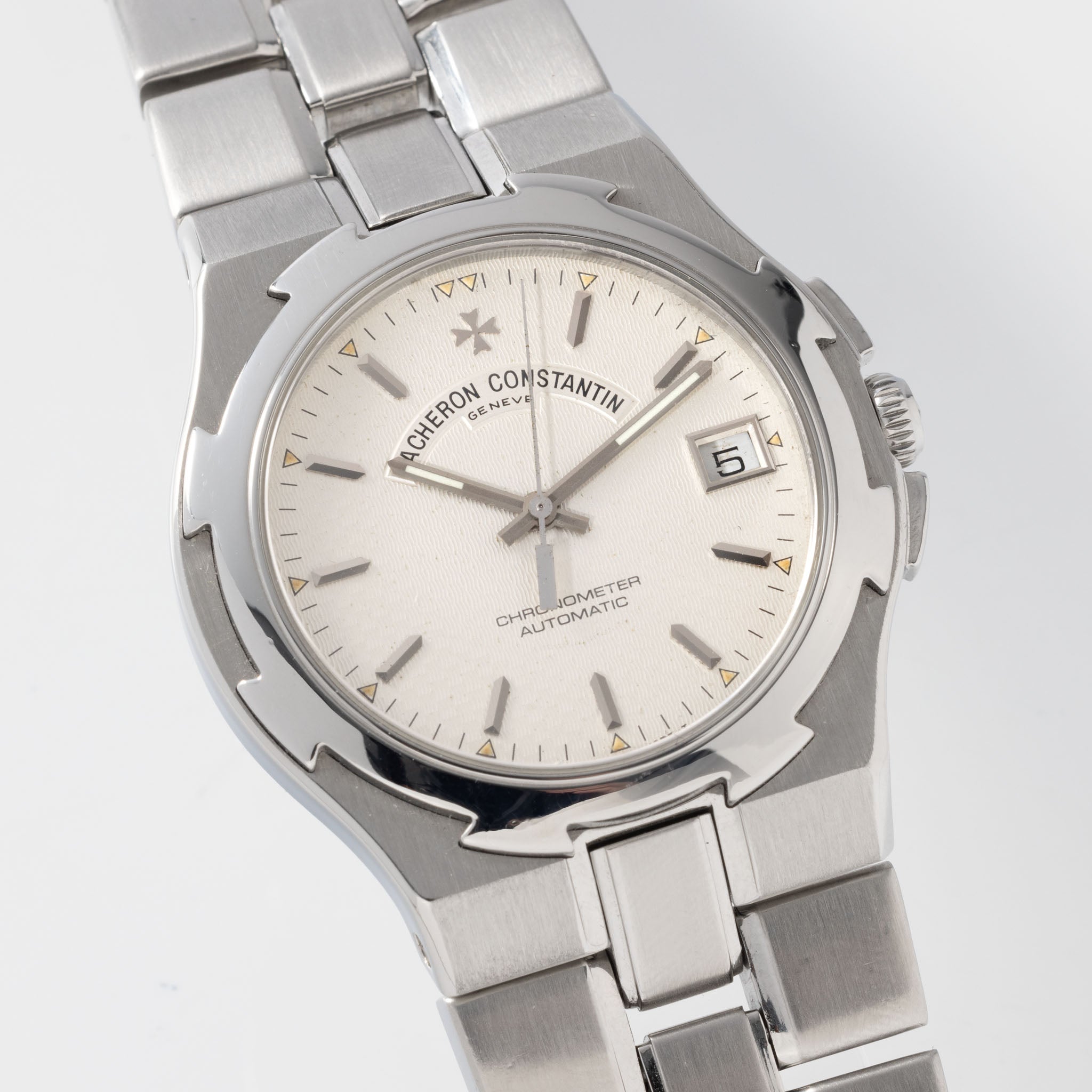 Vacheron Constantin Overseas 42042 Large Size in Steel