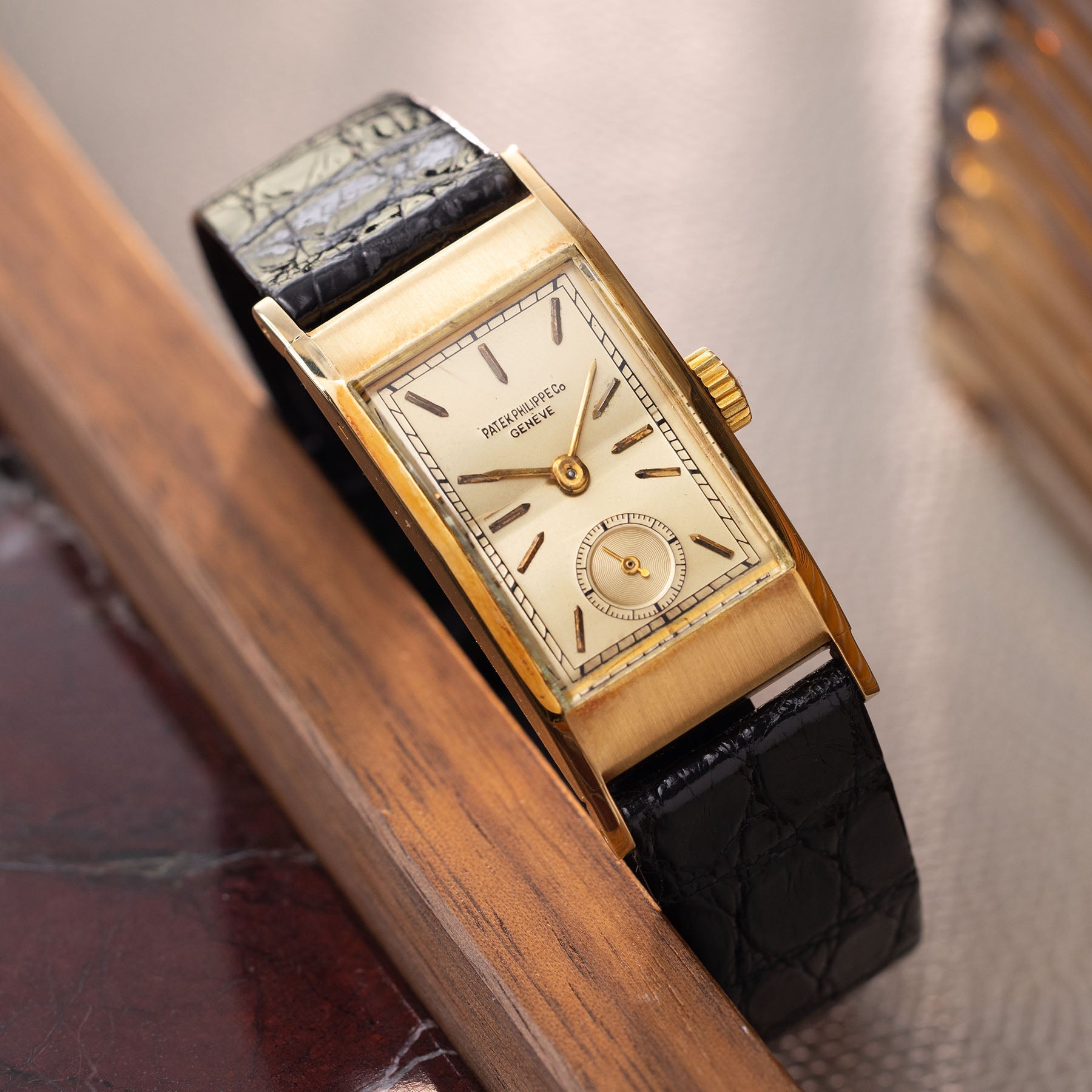 Patek Philippe "Tegolino" ref 425 18k yellow gold dresswatch