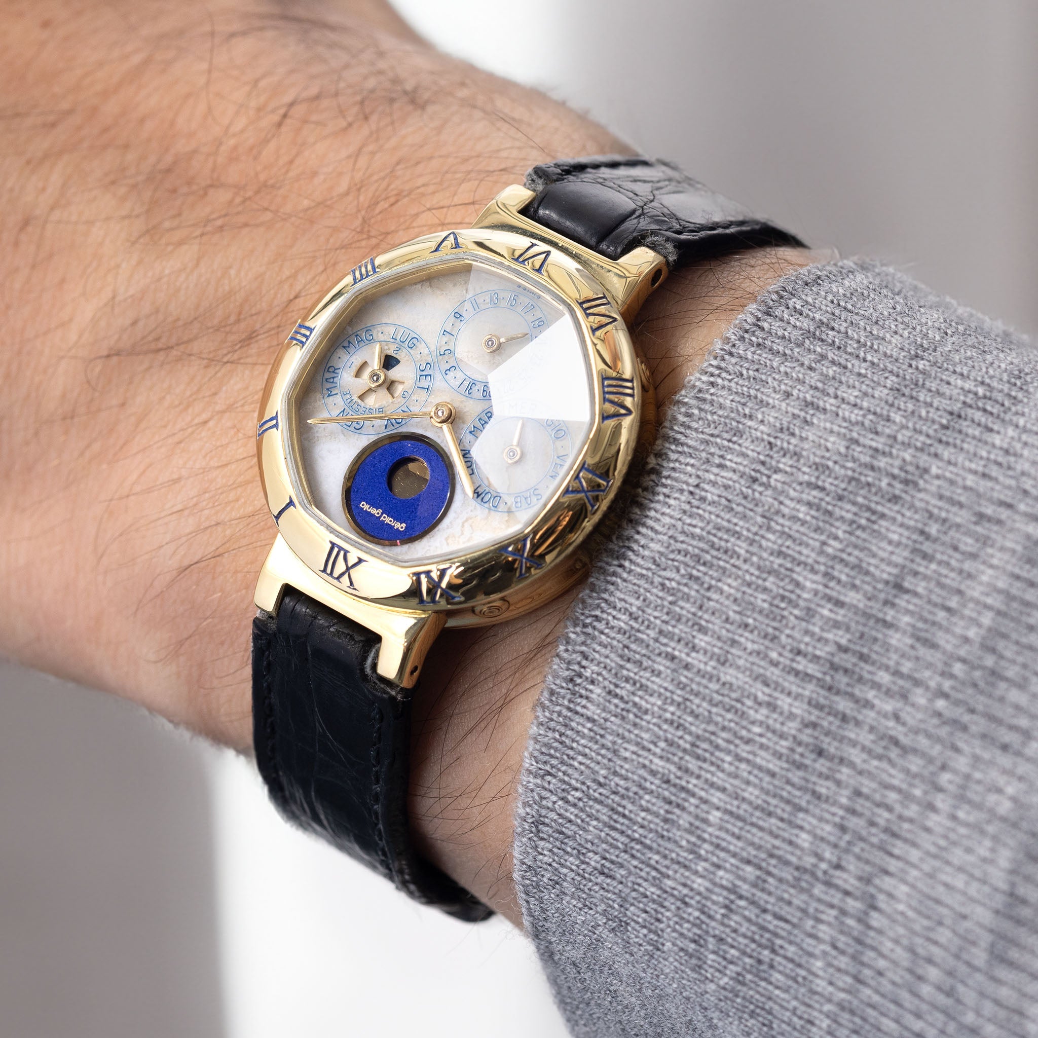 Gerald Genta "Success" Perpetual Calendar Moonphase 18kt Yellow Gold Ref G2994.7 - incoming
