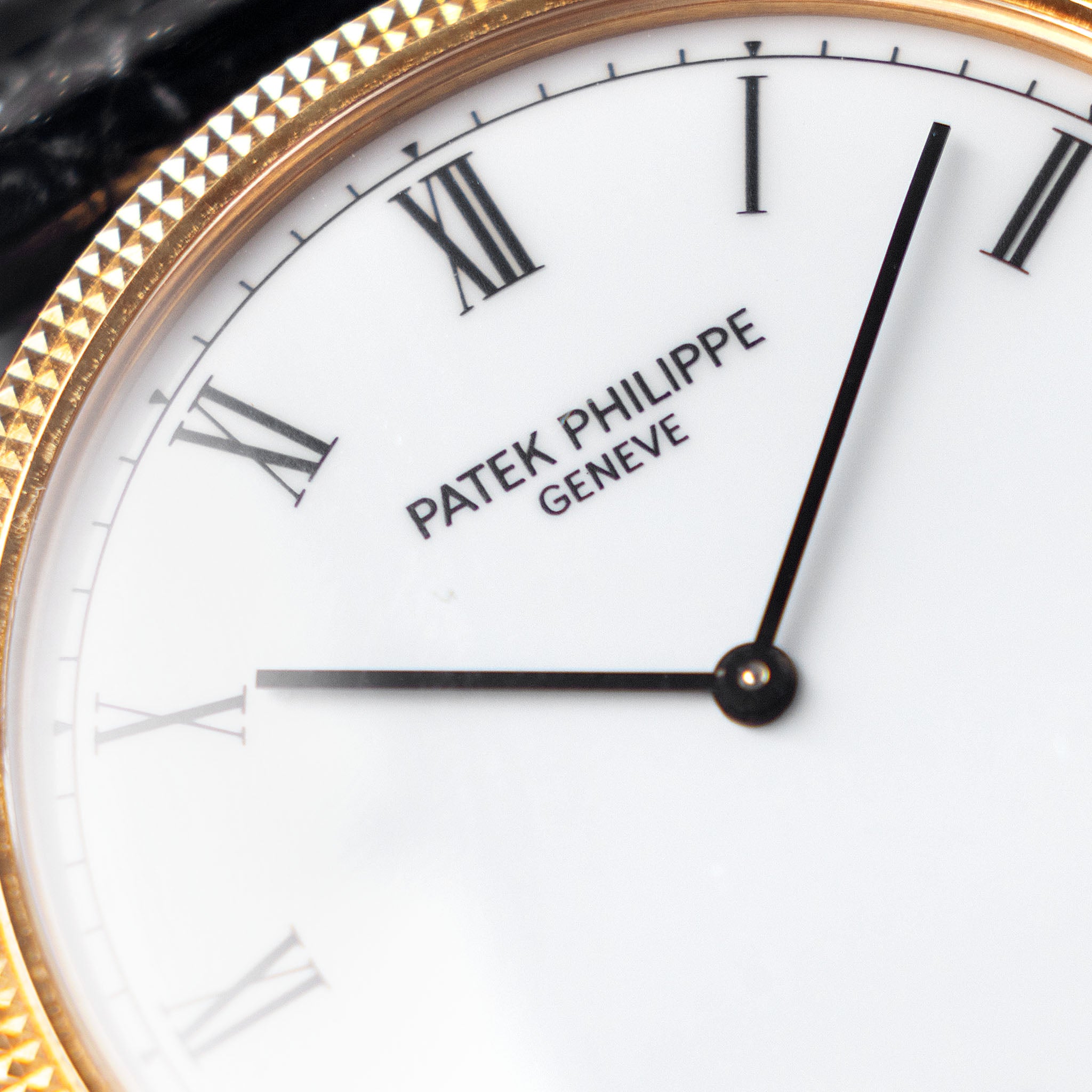 Patek Philippe Calatrava in 18k Yellow Gold Ref. 3520 Porcelain Dial with Original Certificate of Origin "Clous de Paris"