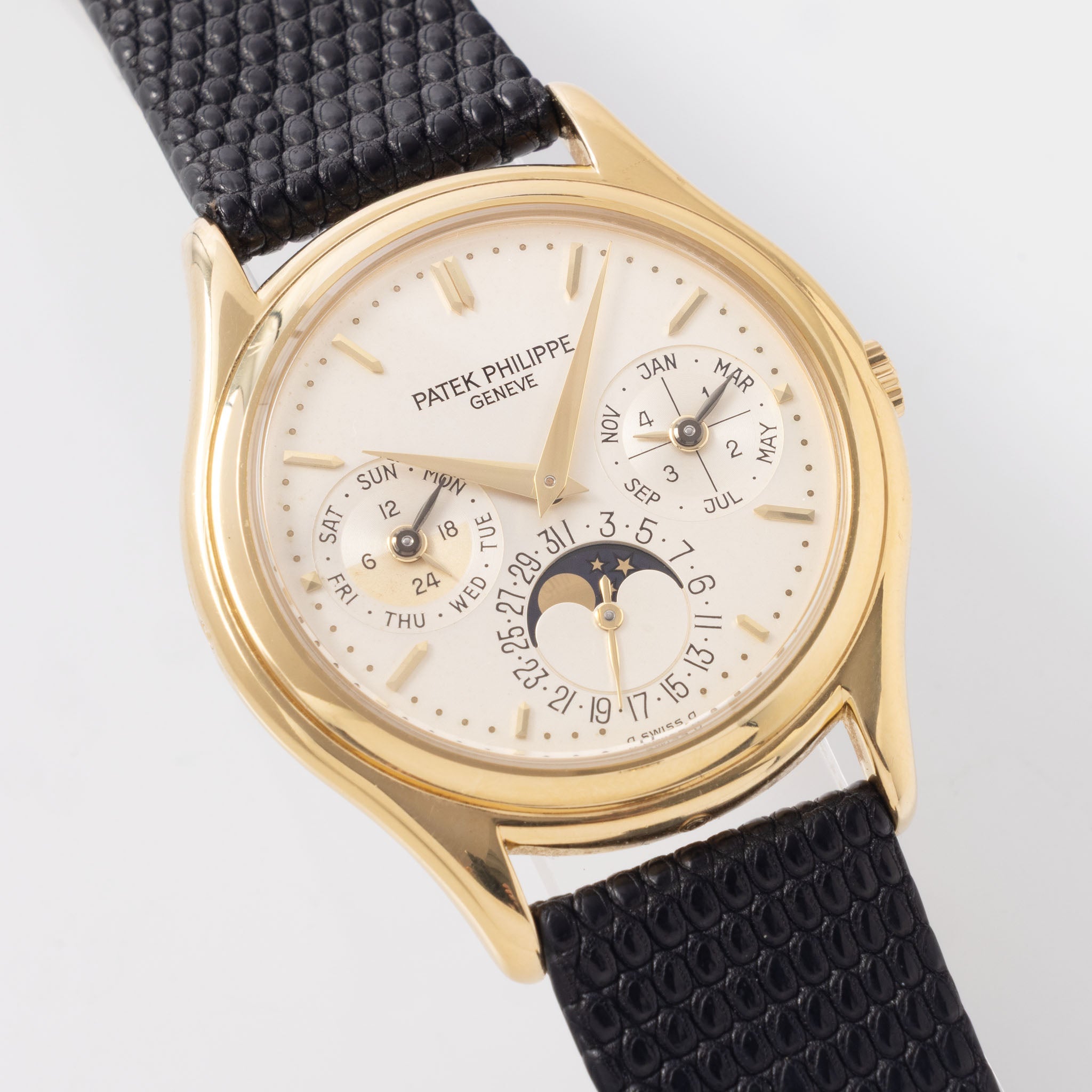 Patek Philippe Perpetual Calendar 3940J 2nd series with Box, Extract of the Archives and Service Papers in 18k yellow gold