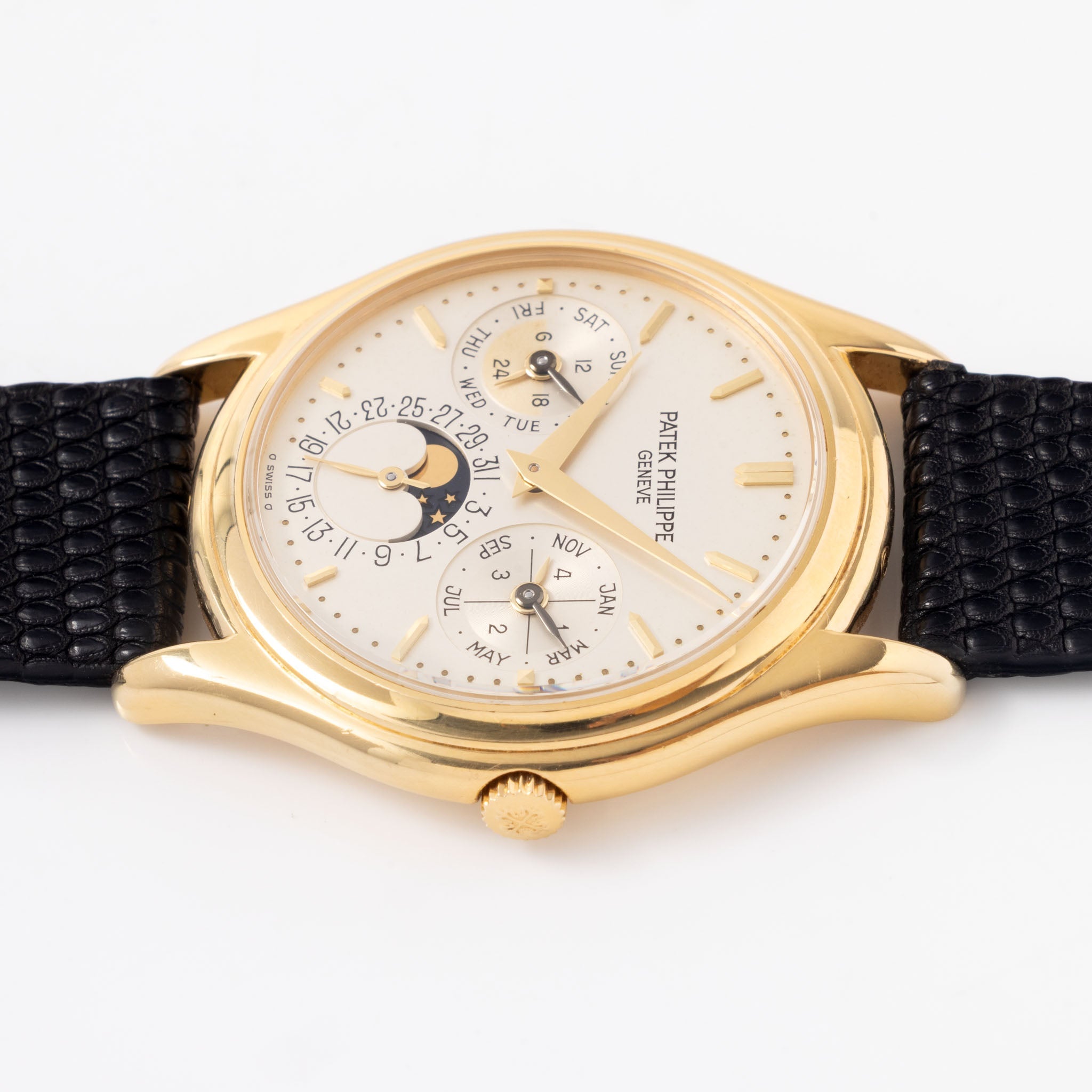 Patek Philippe Perpetual Calendar 3940J 2nd series with Box, Extract of the Archives and Service Papers in 18k yellow gold