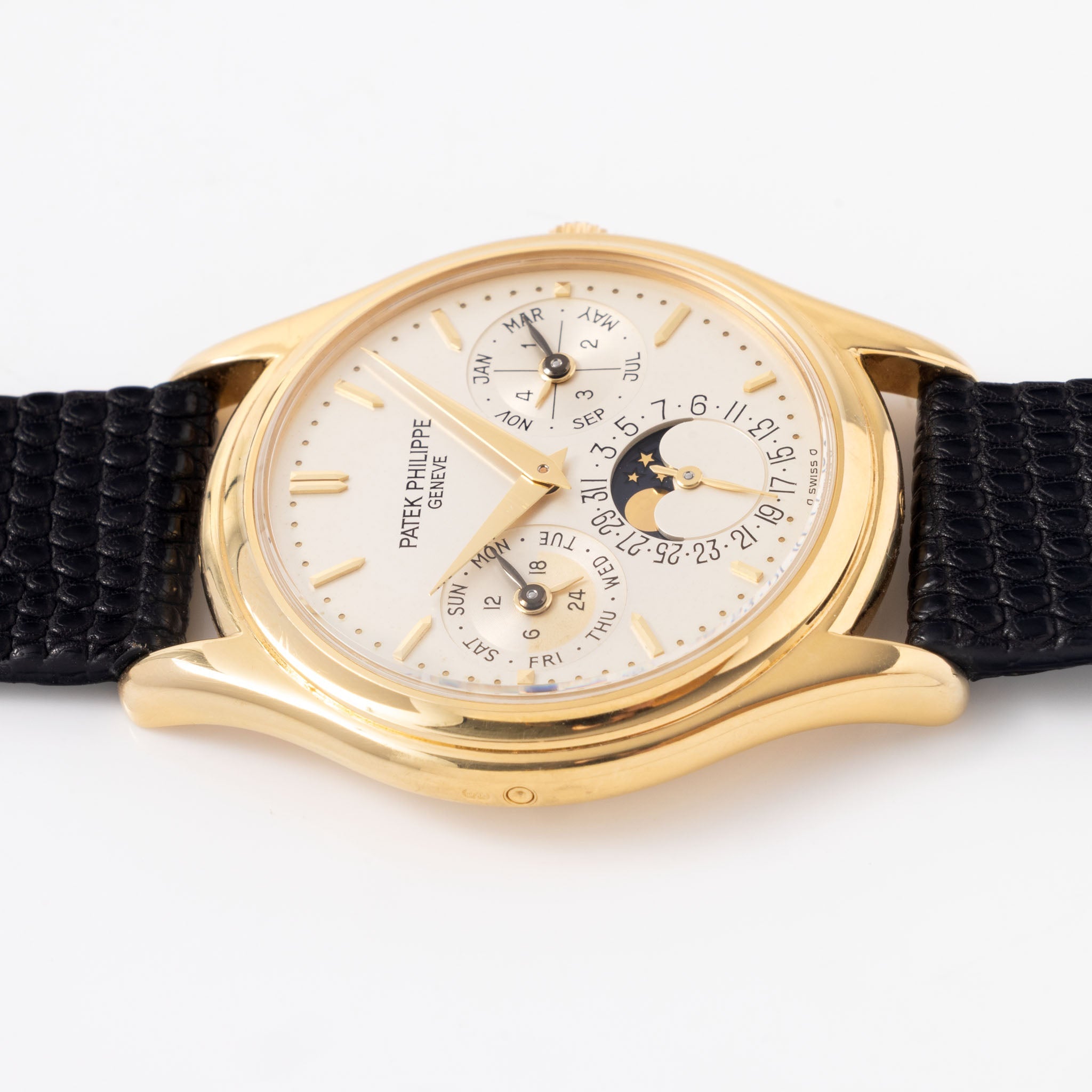 Patek Philippe Perpetual Calendar 3940J 2nd series with Box, Extract of the Archives and Service Papers in 18k yellow gold