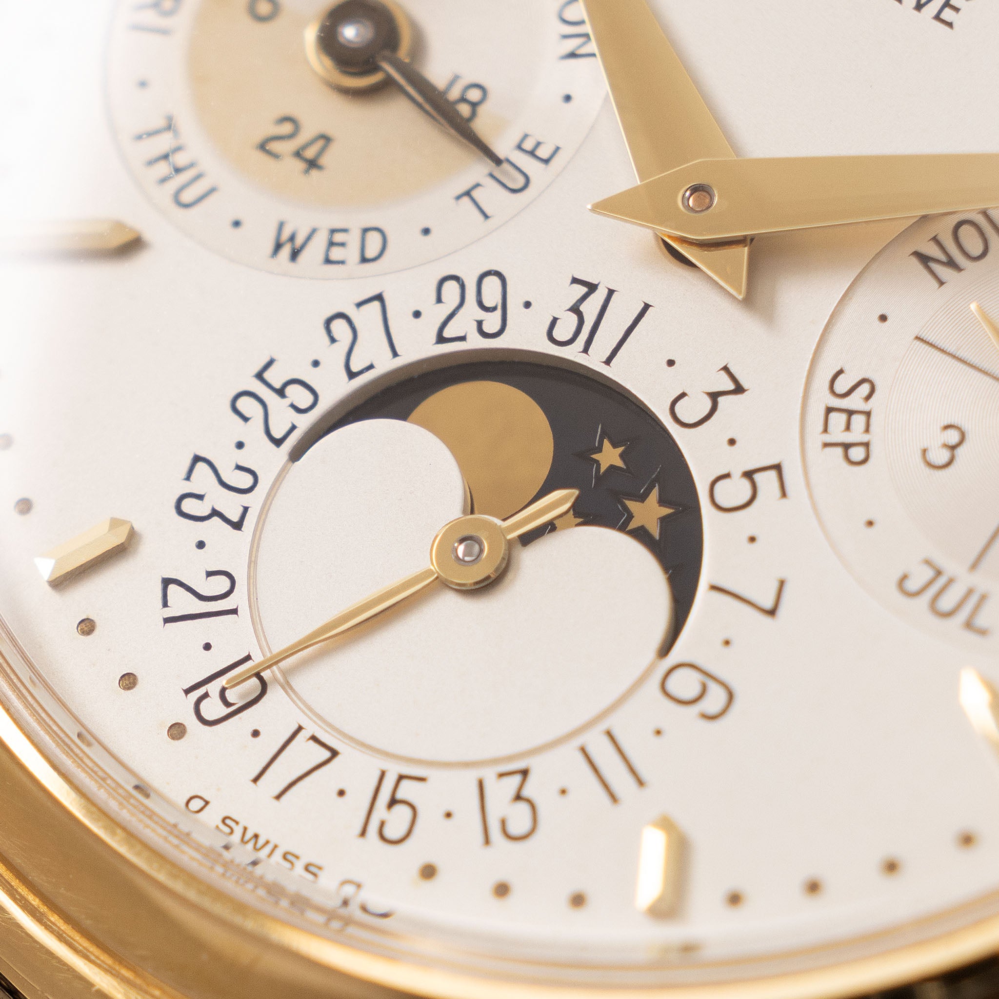 Patek Philippe Perpetual Calendar 3940J 2nd series with Box, Extract of the Archives and Service Papers in 18k yellow gold