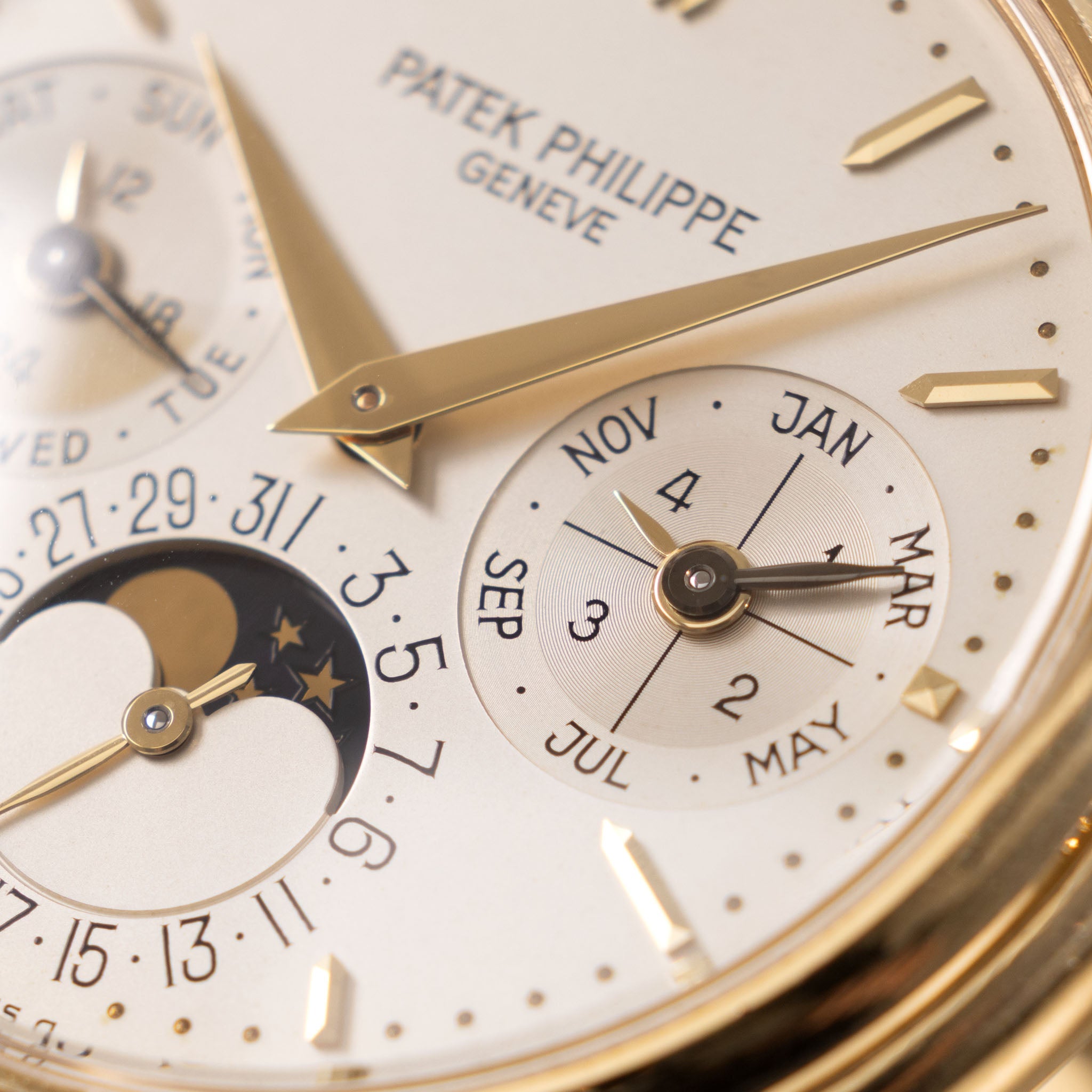 Patek Philippe Perpetual Calendar 3940J 2nd series with Box, Extract of the Archives and Service Papers in 18k yellow gold