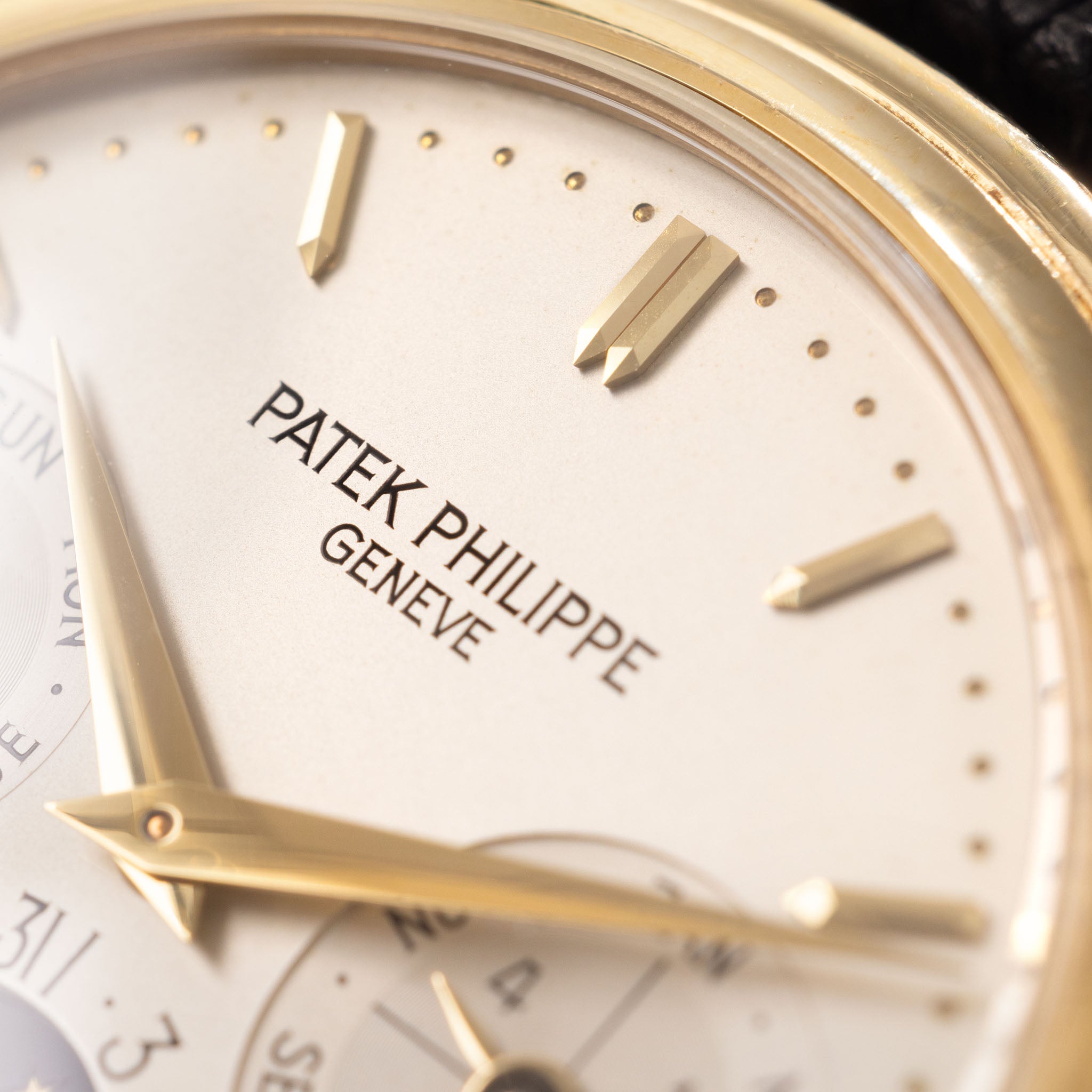 Patek Philippe Perpetual Calendar 3940J 2nd series with Box, Extract of the Archives and Service Papers in 18k yellow gold
