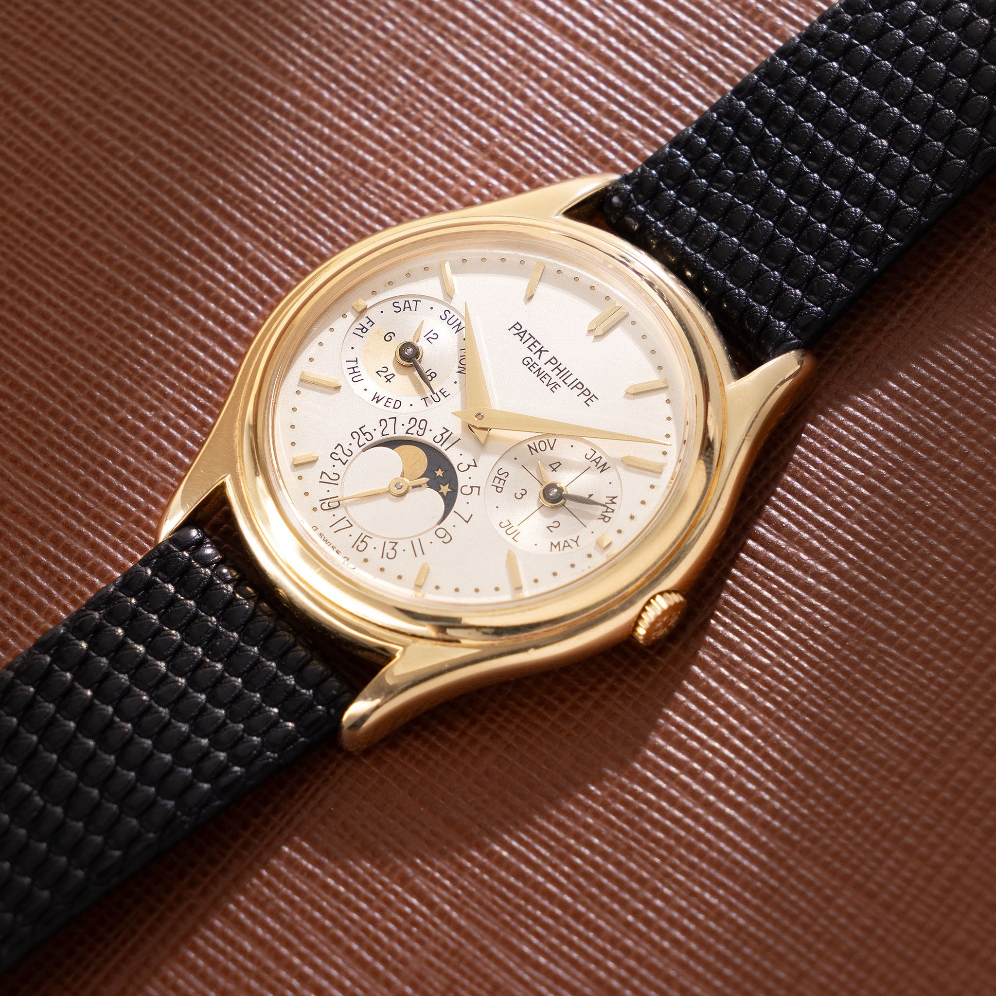 Patek Philippe Perpetual Calendar 3940J 2nd series with Box, Extract of the Archives and Service Papers in 18k yellow gold