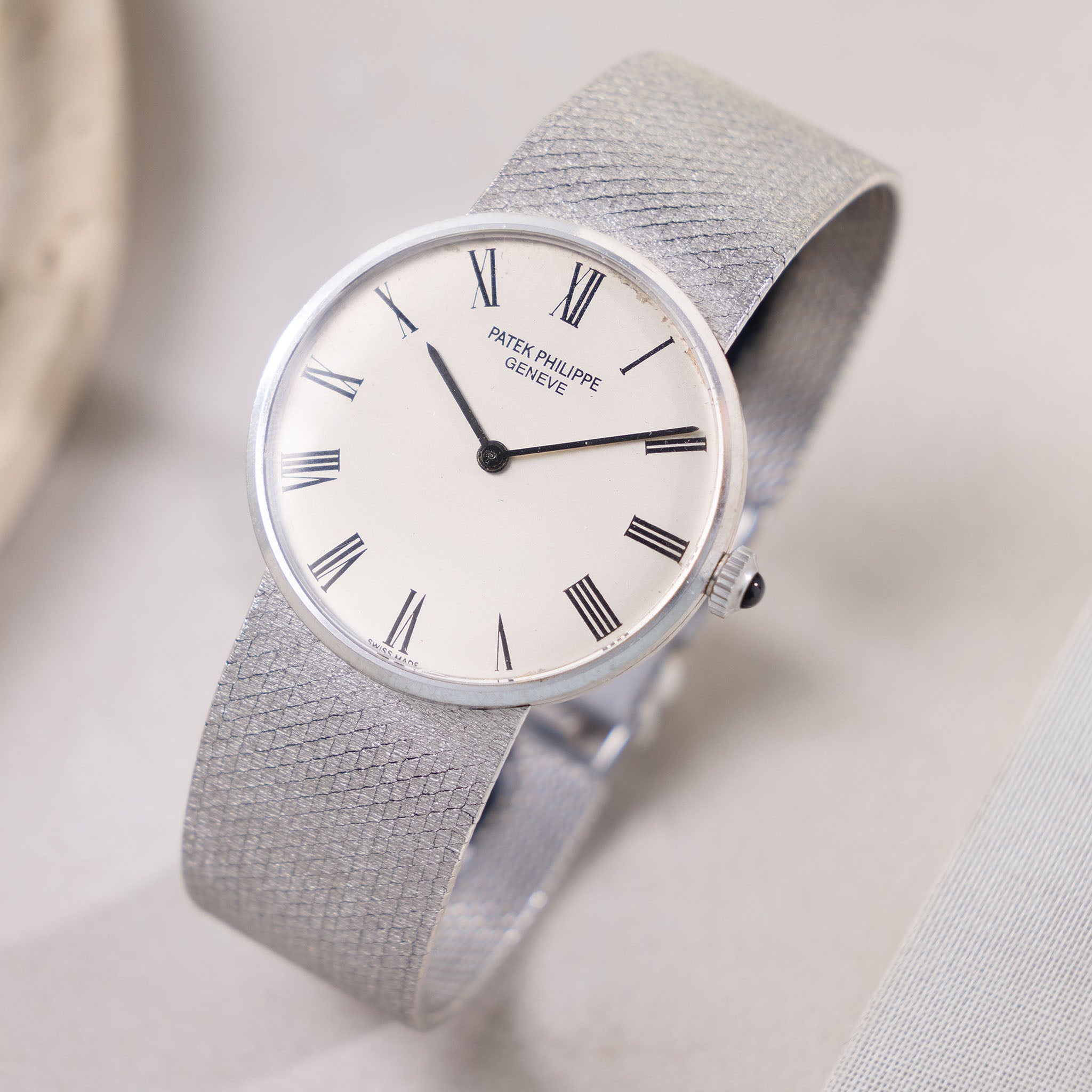 Patek Philippe Calatrava Silver dial in 18 k white gold with integrated bracelet ref 3513