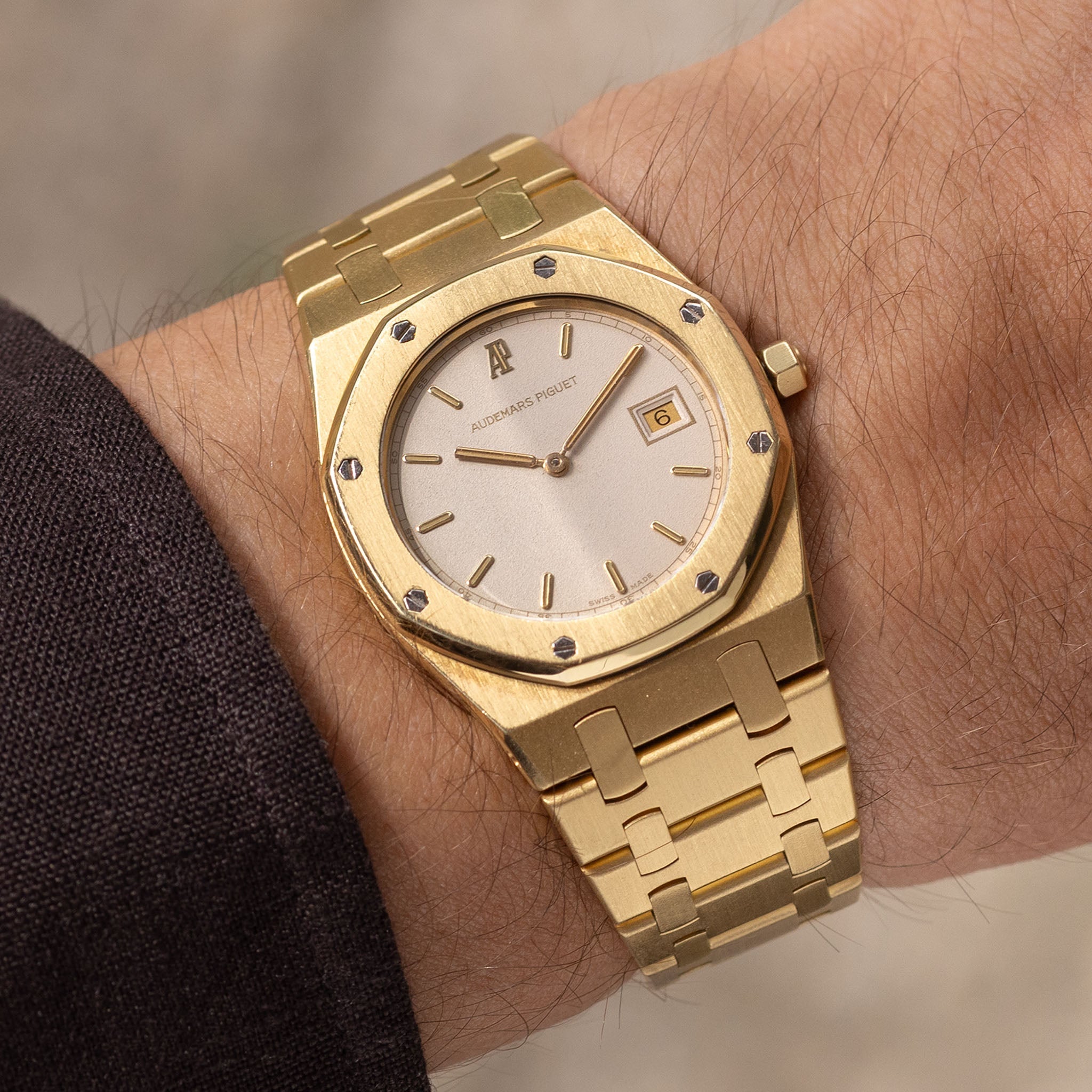 【激レア】beats Executive AUDEMARS PIGUET Audemars Piguet Royal-Oak Ultra Thin 56175BA in 18k Yellow Gold Cream