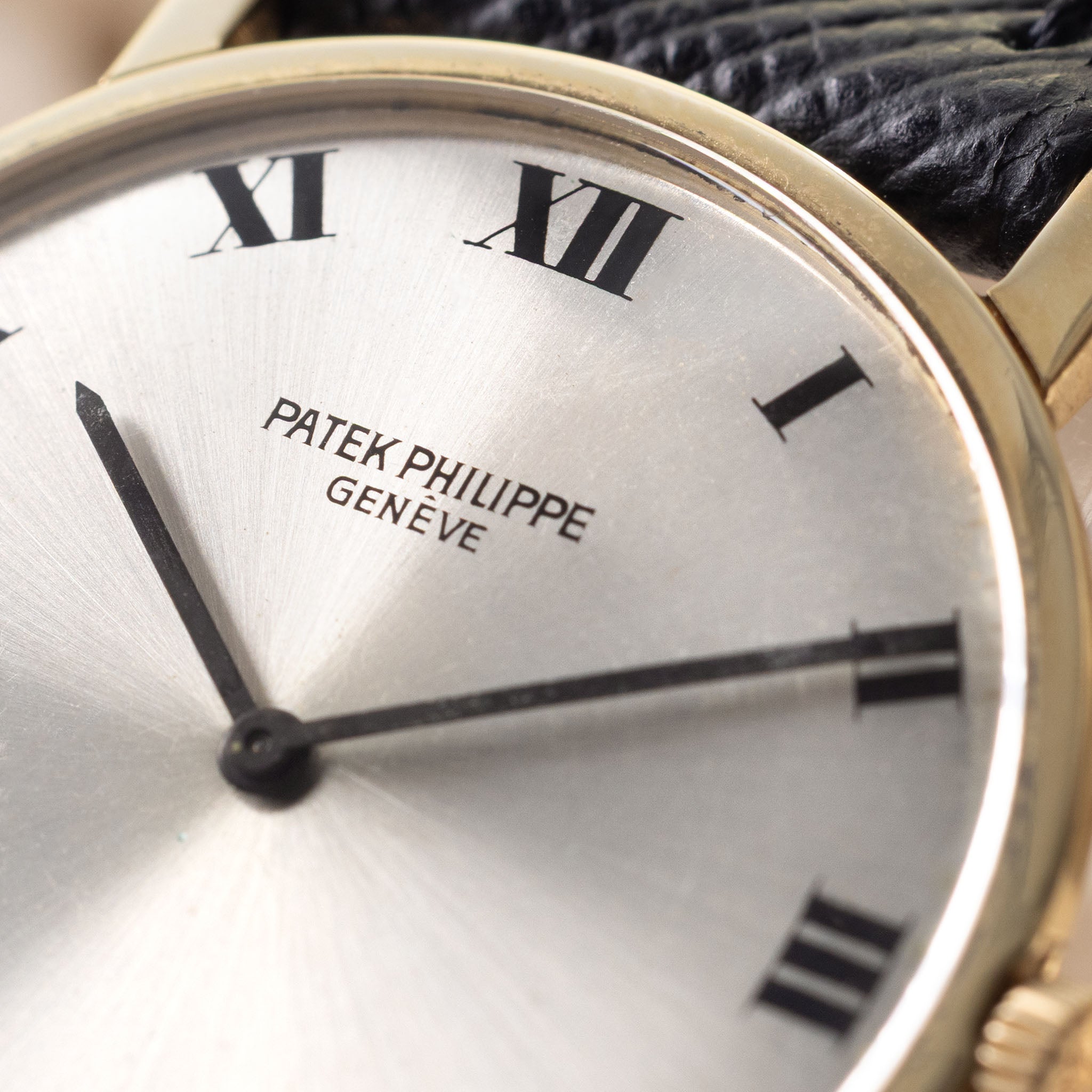 Patek Philippe Calatrava in 18k Yellow Gold Silver Soleil Dial ref. 3470 Ultra-Thin