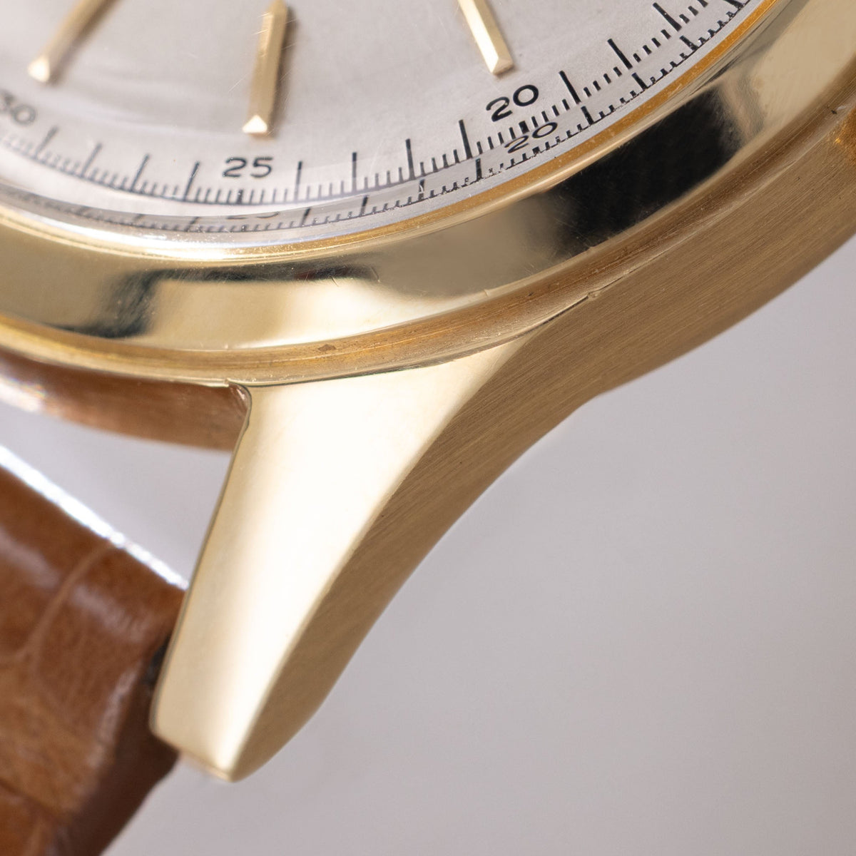 Patek Philippe Calatrava 2483J Screw Down Case in 18k yellow gold Silver dial Center Seconds