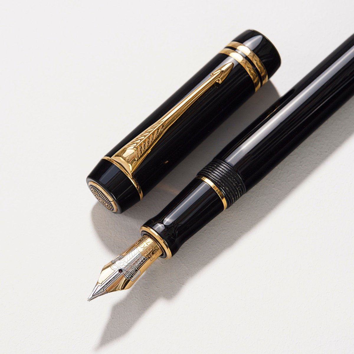 Parker Duofold Classic Black Gold NIB - F